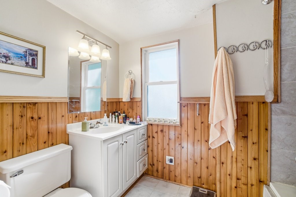 1102 14th Avenue E Property Photo 8