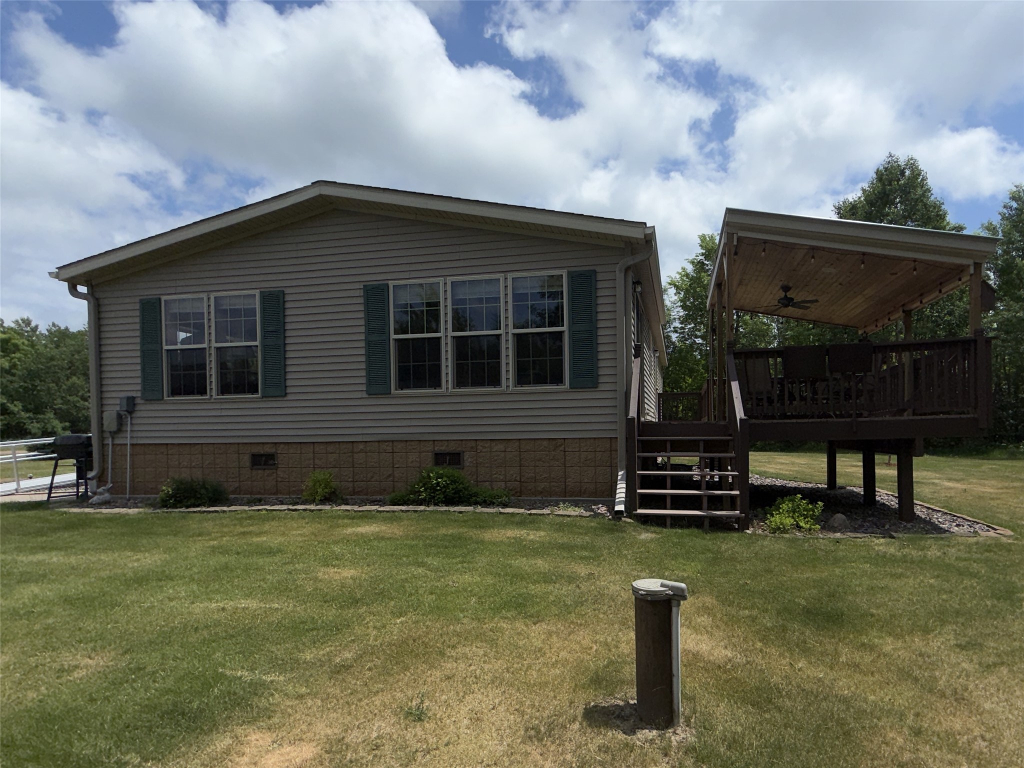 1130 N Sunset Lane Property Photo 3