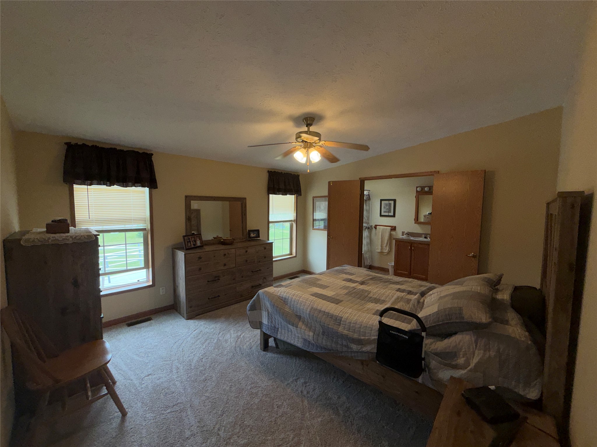 1130 N Sunset Lane Property Photo 7