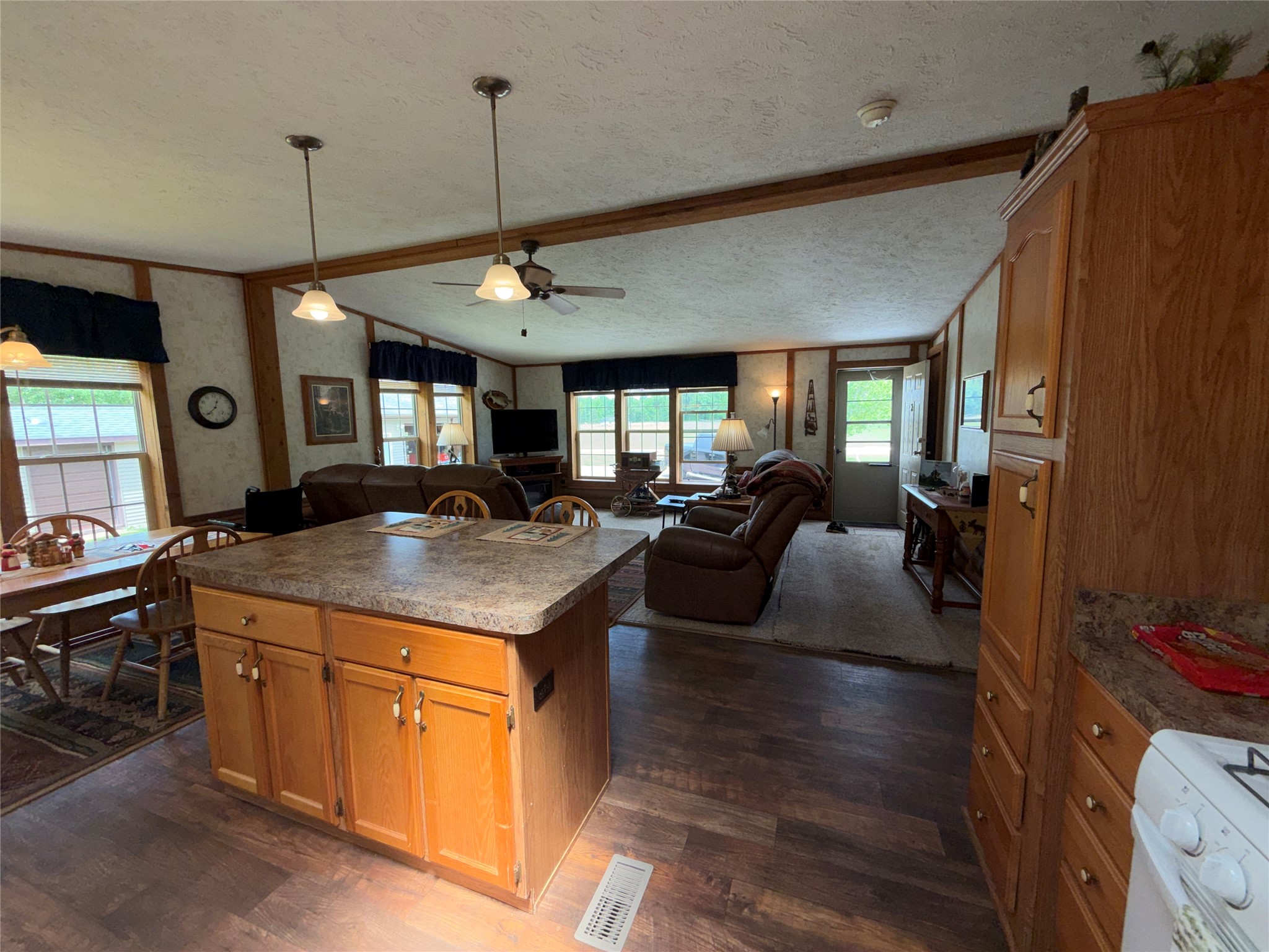 1130 N Sunset Lane Property Photo 18