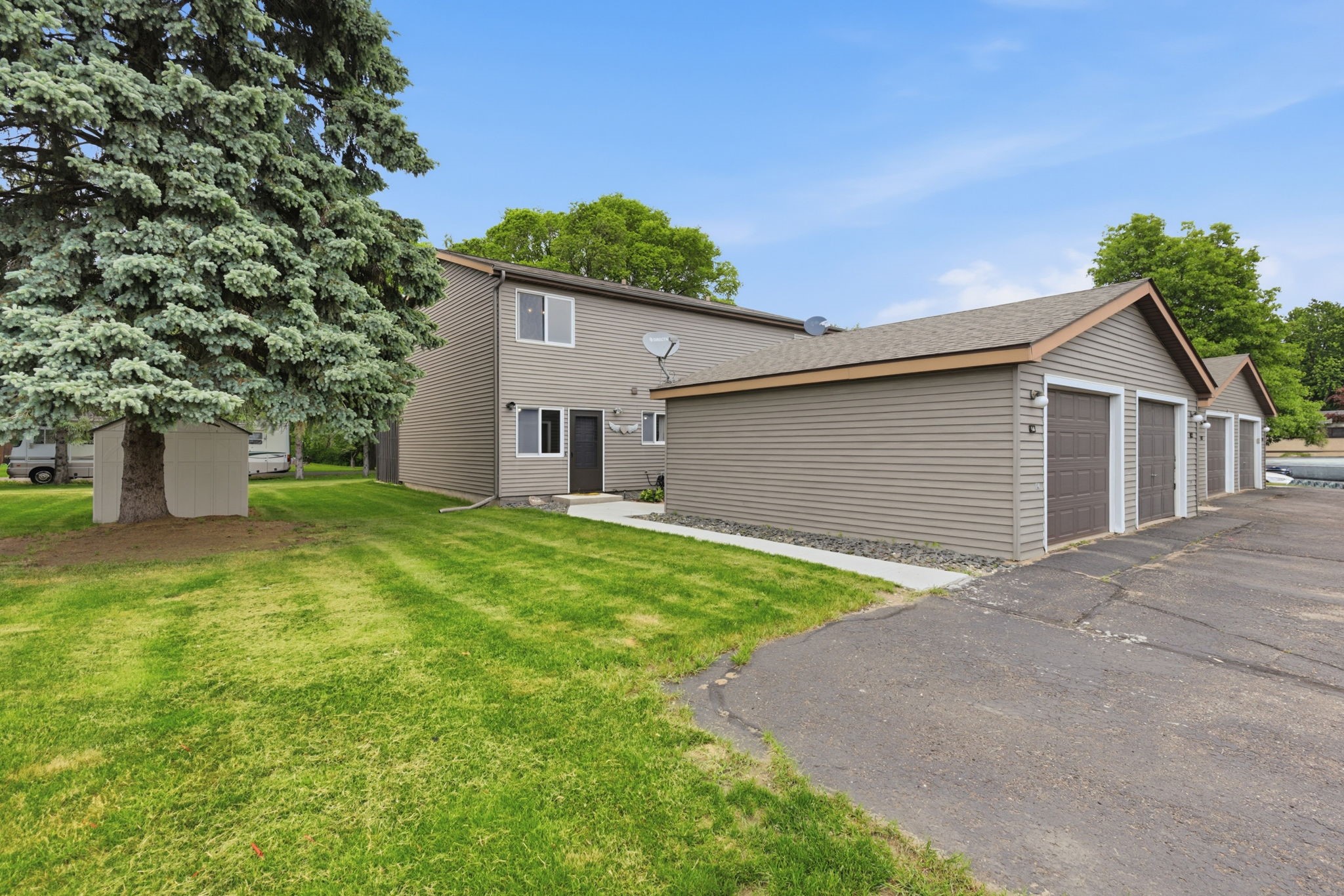 333 Odanah Avenue 4a Property Photo 1