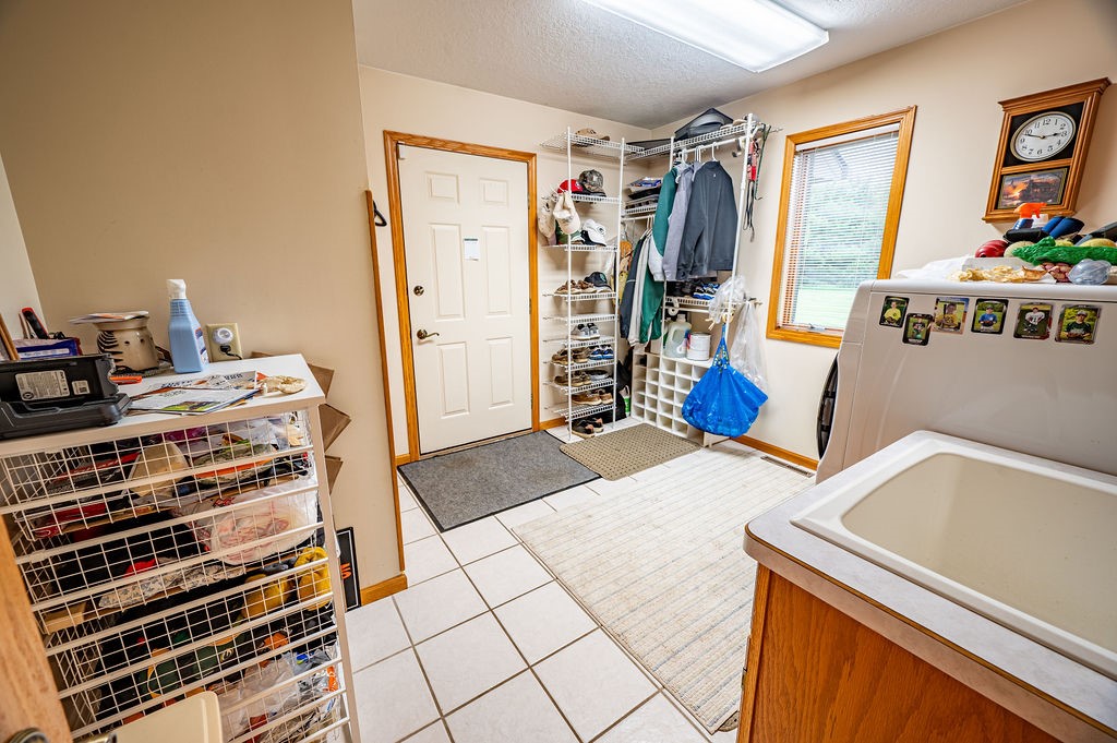 2541 90th Avenue Property Photo 12