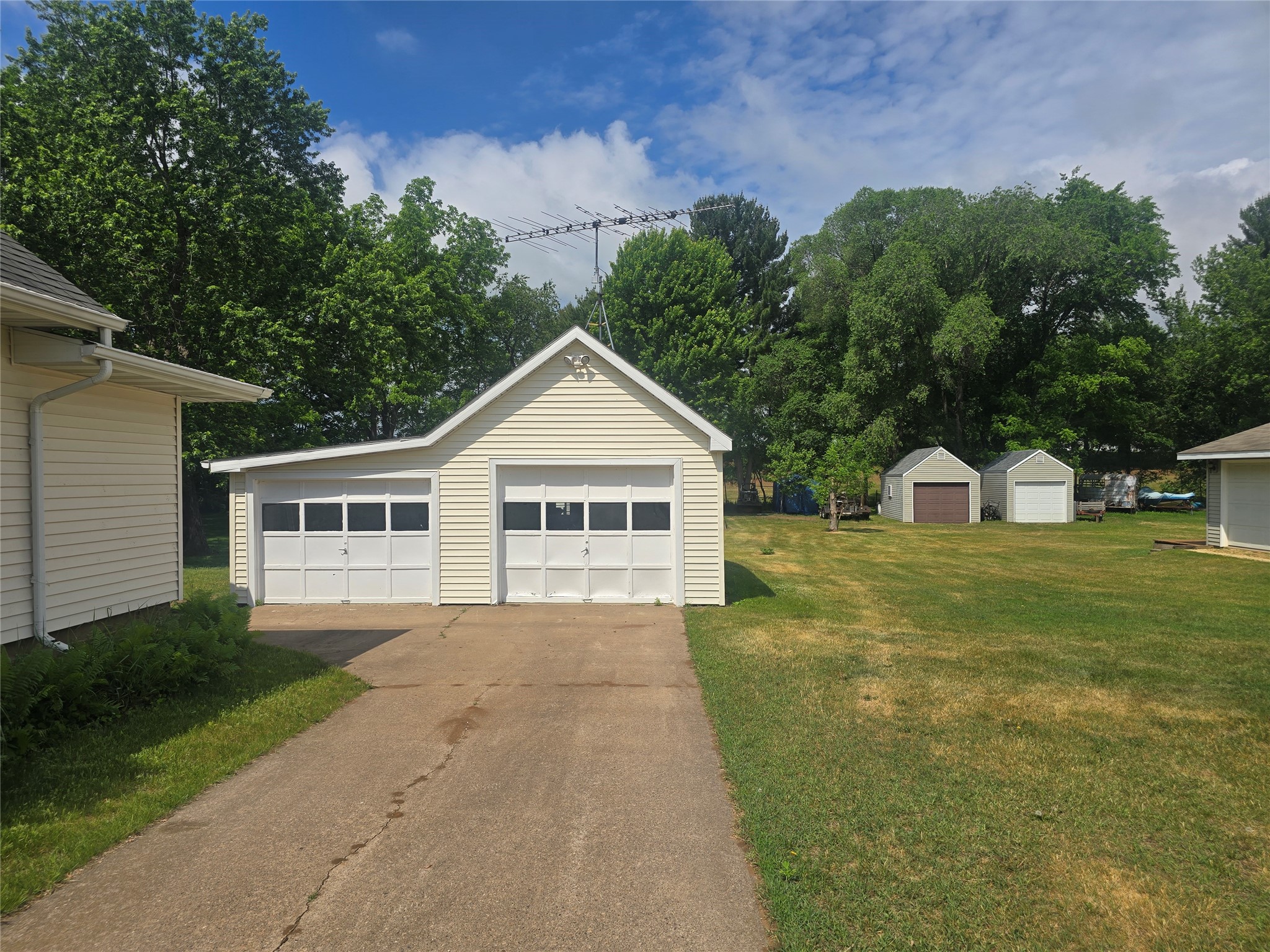 389 Lincoln Street Property Photo 2