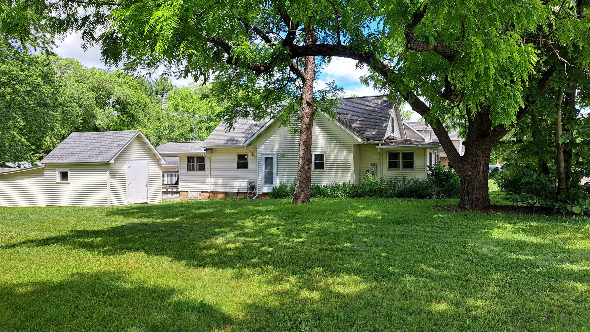 389 Lincoln Street Property Photo 6