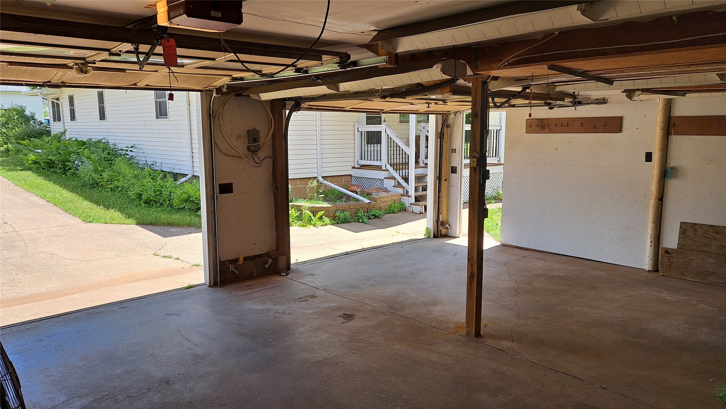 389 Lincoln Street Property Photo 9