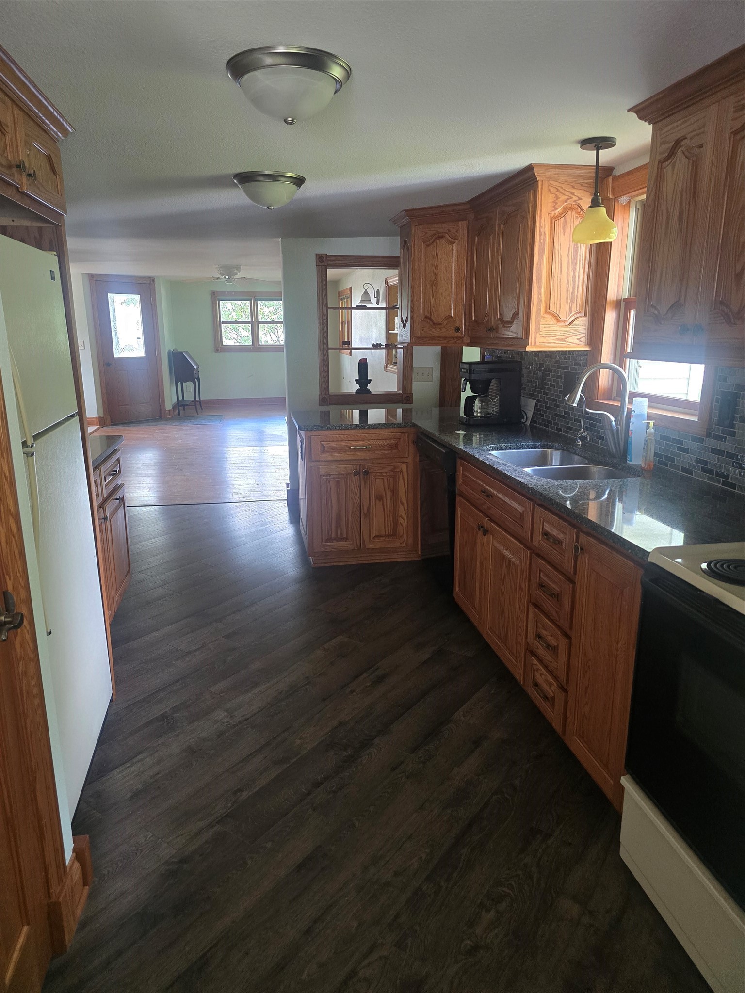 389 Lincoln Street Property Photo 13