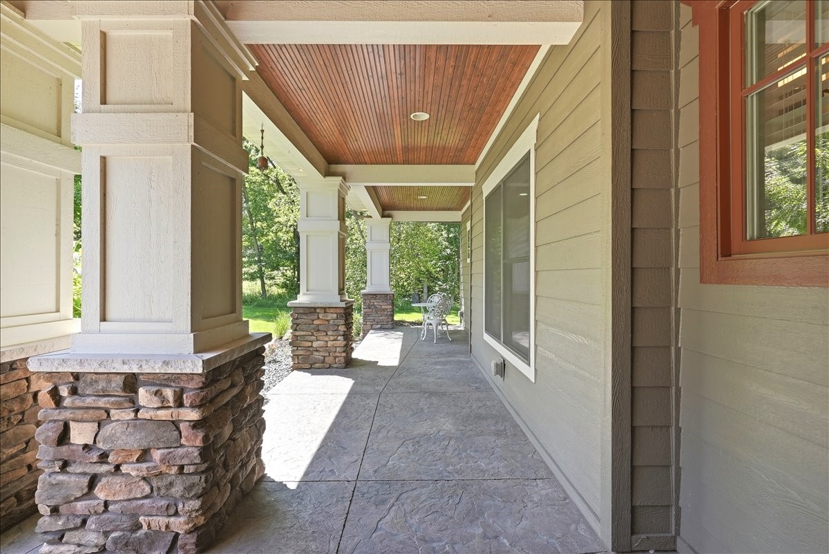 1116 N Moonlight Drive Property Photo 4