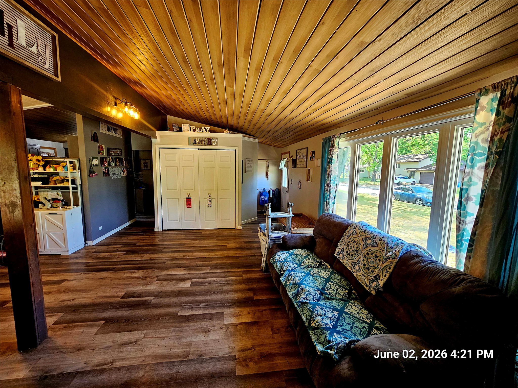 305 W Wisconsin Street Property Photo 6