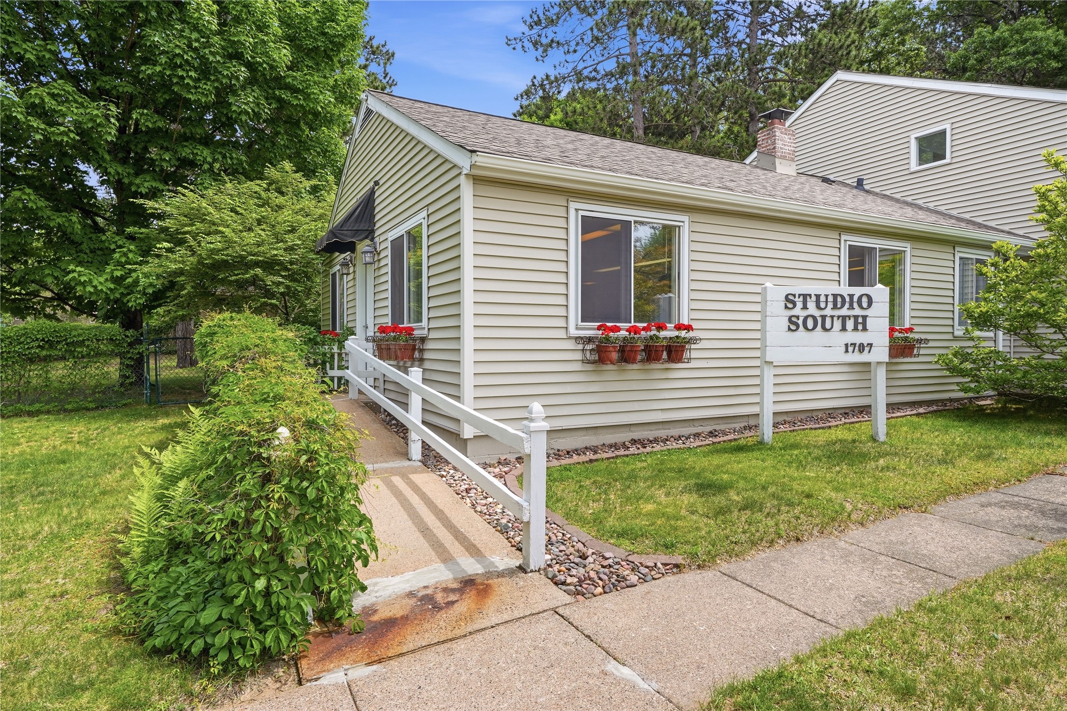 1707 South Street Property Photo 2