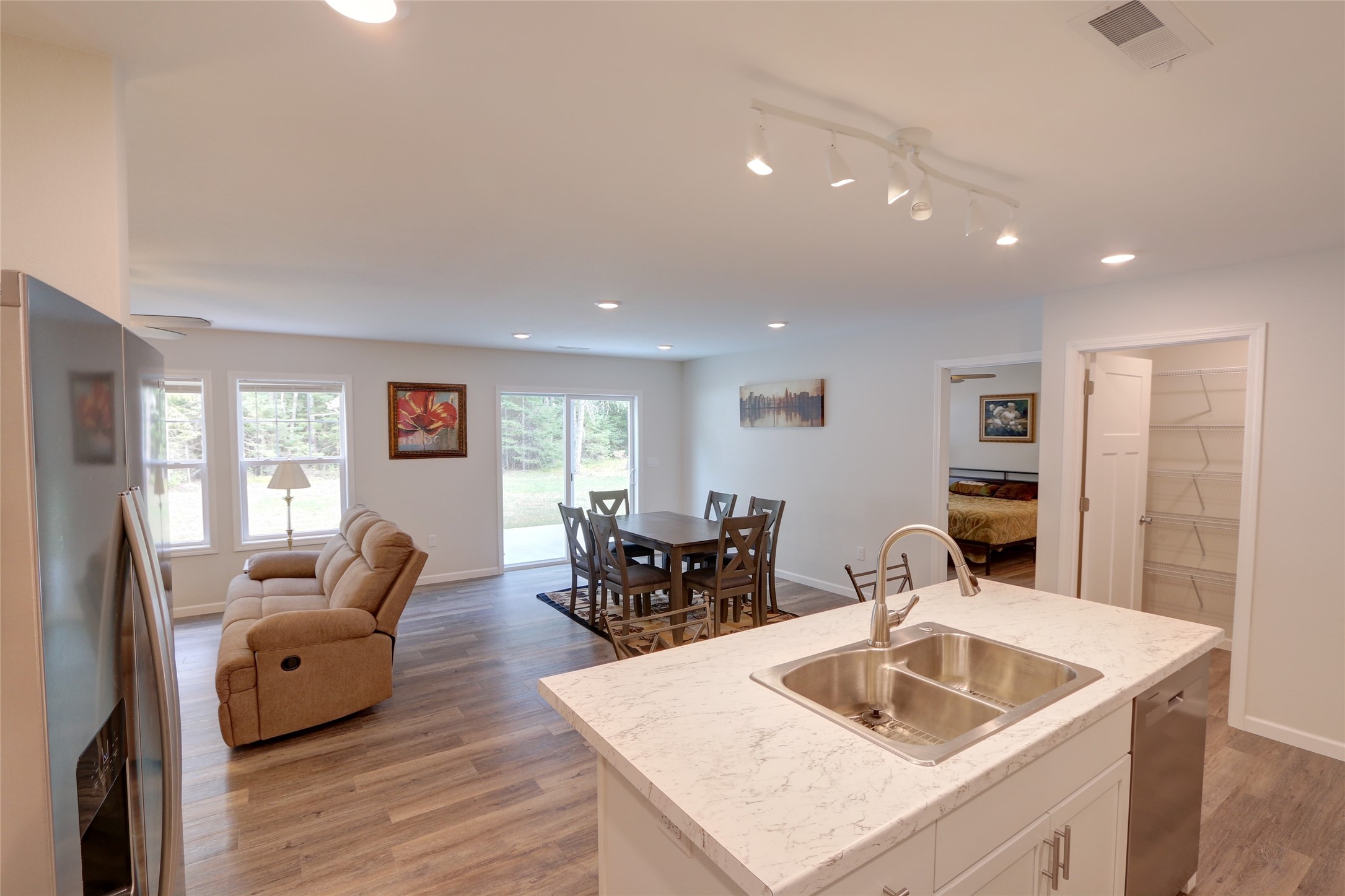 10232 Metcalf Road Property Photo 6