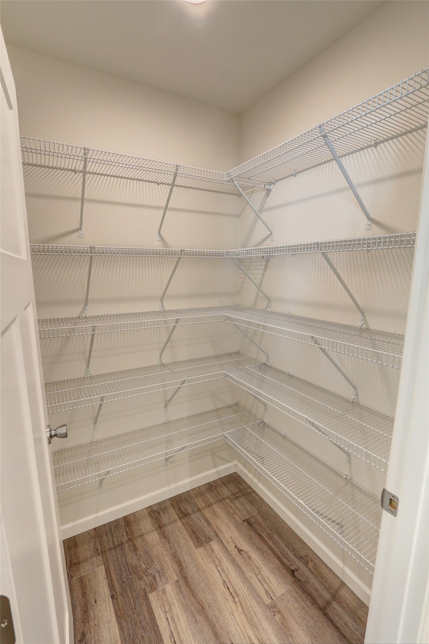 10232 Metcalf Road Property Photo 7