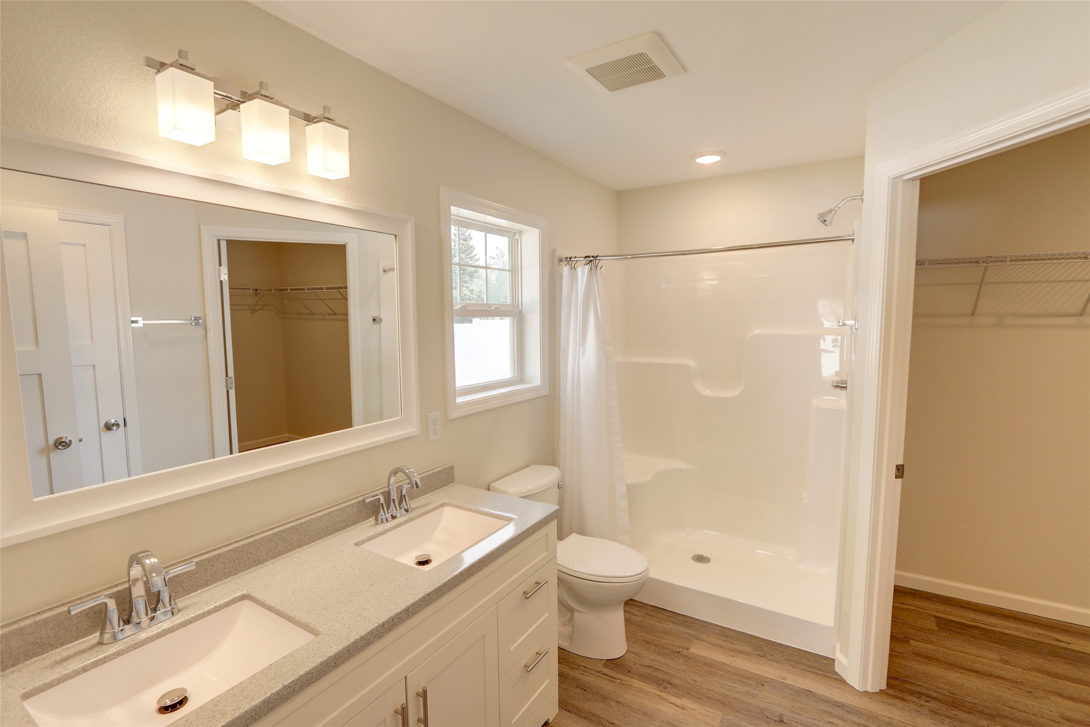 10232 Metcalf Road Property Photo 13