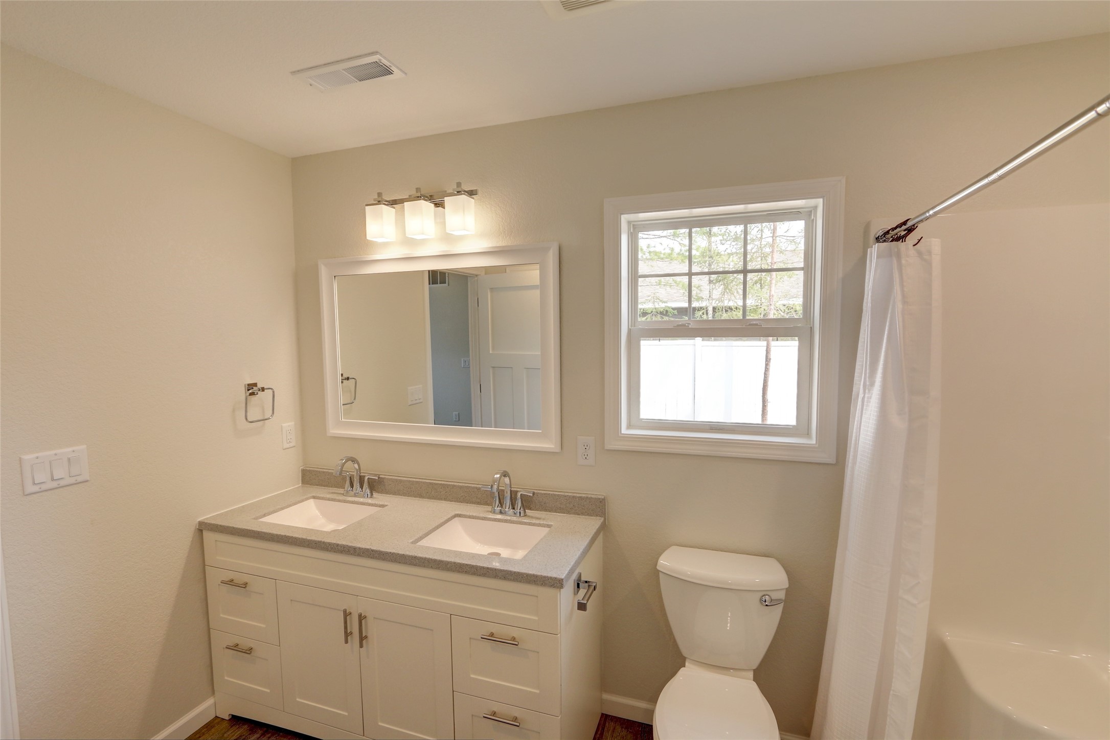 10232 Metcalf Road Property Photo 14