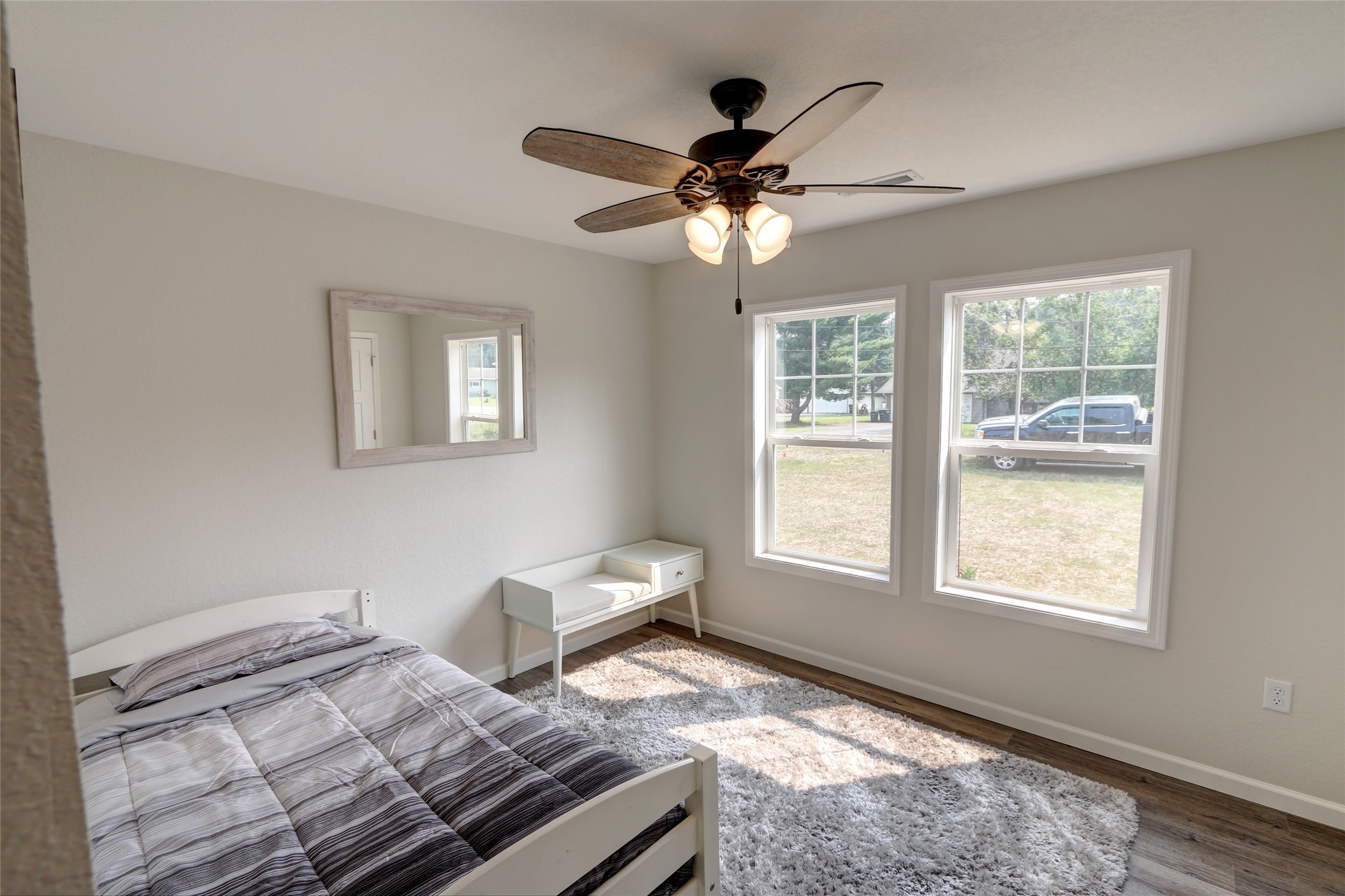 10232 Metcalf Road Property Photo 16