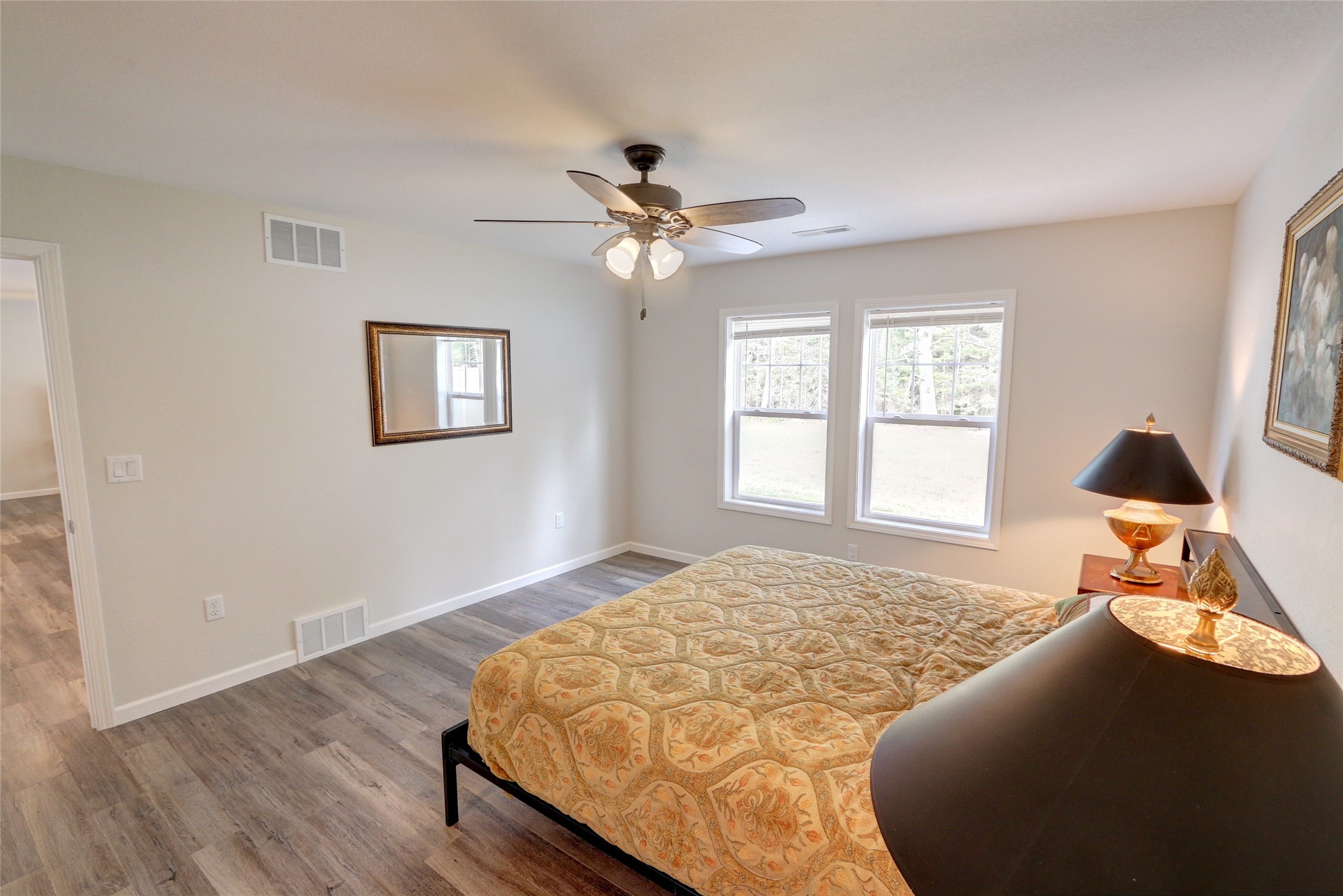 10232 Metcalf Road Property Photo 16