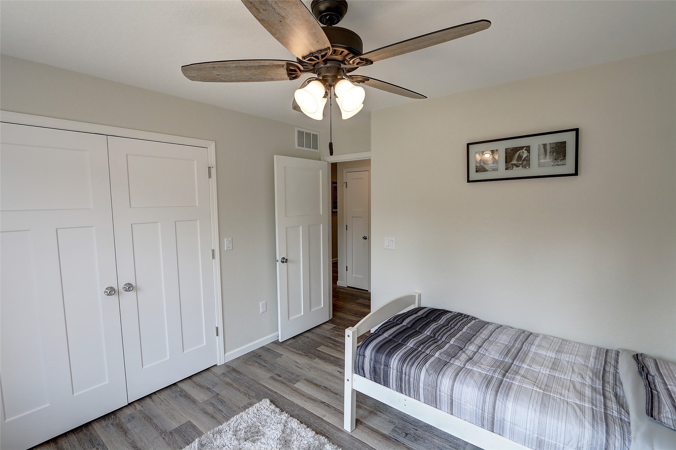 10232 Metcalf Road Property Photo 17