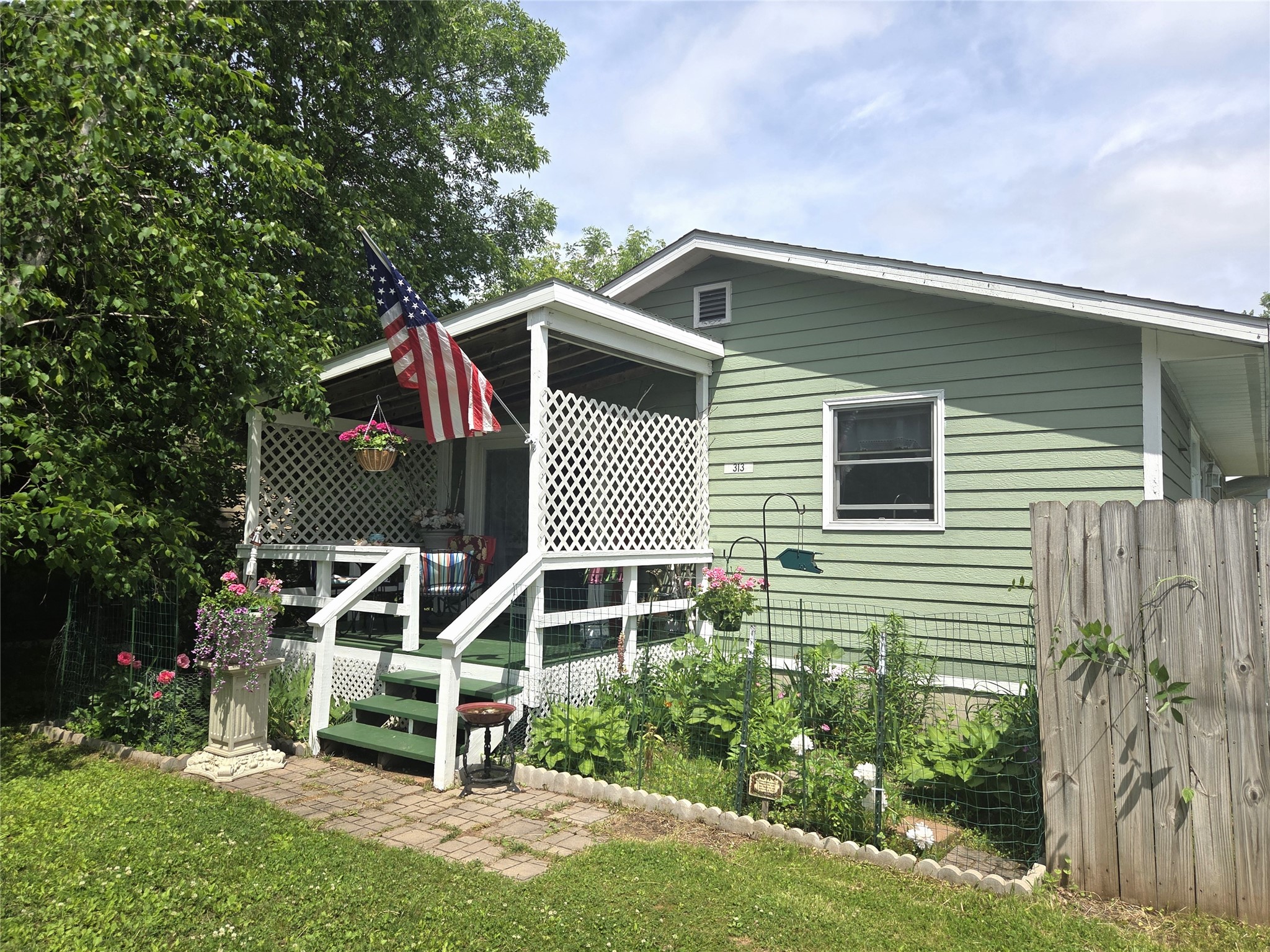 313 1st Avenue Property Photo 2