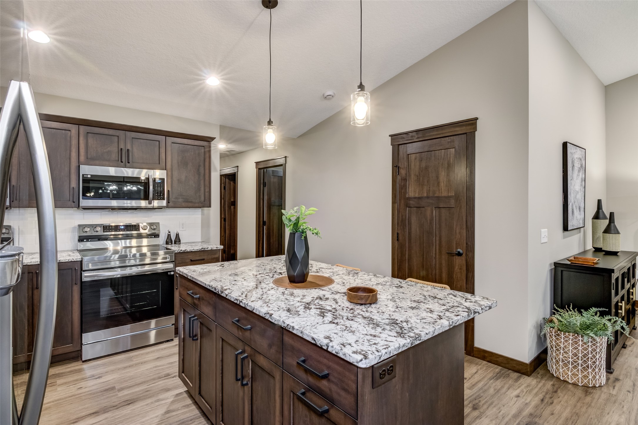 5612 Moss Trail Property Photo 3