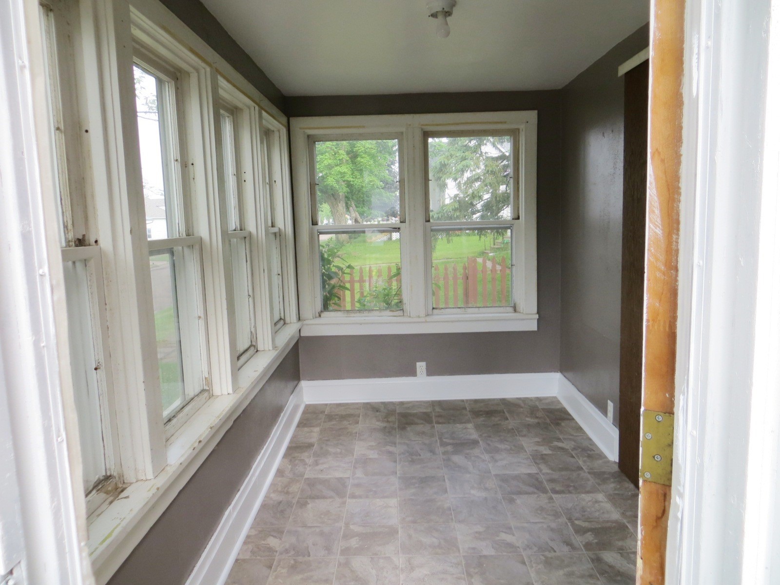 255 E 2nd Avenue Property Photo 15