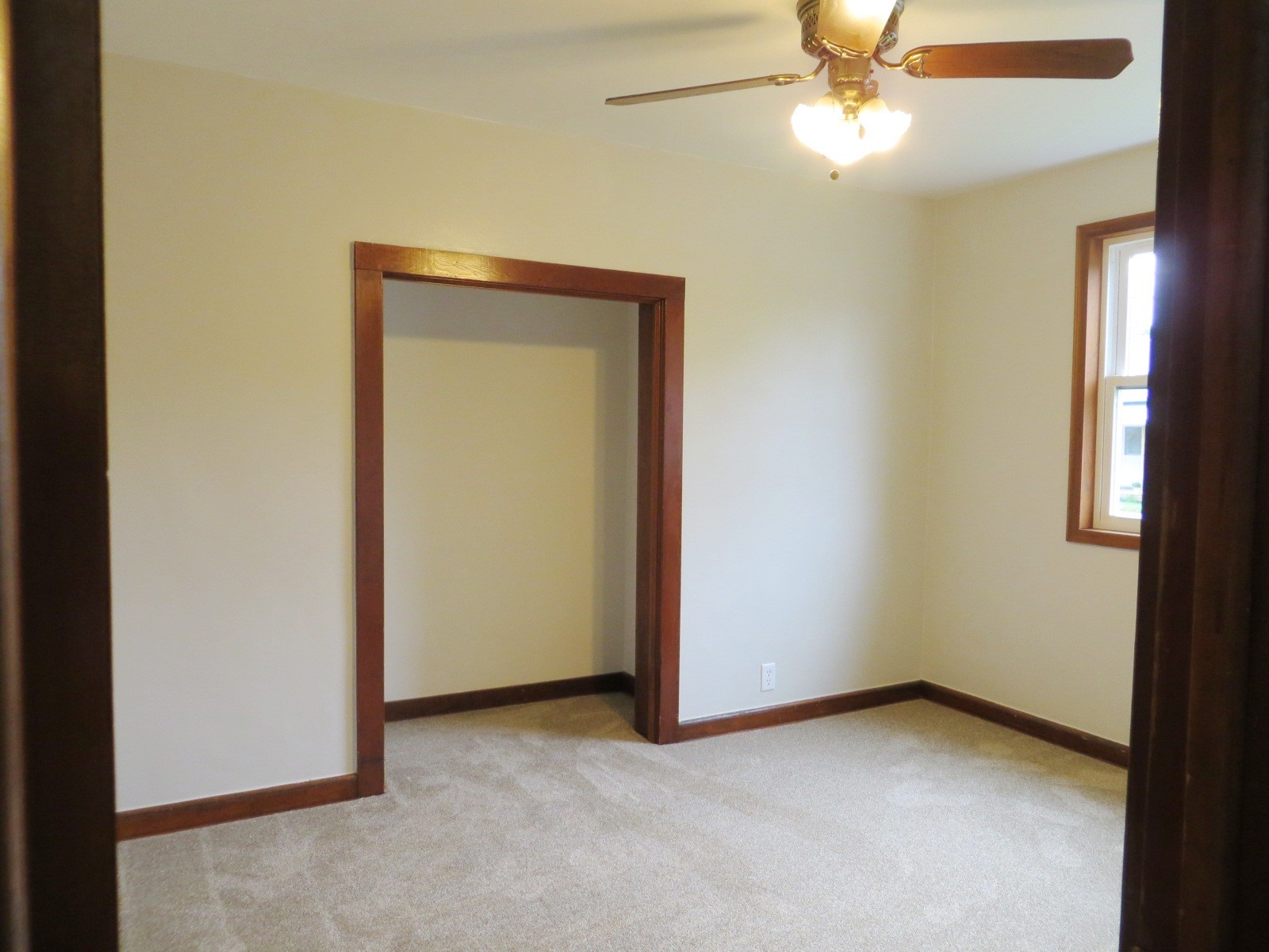 255 E 2nd Avenue Property Photo 18