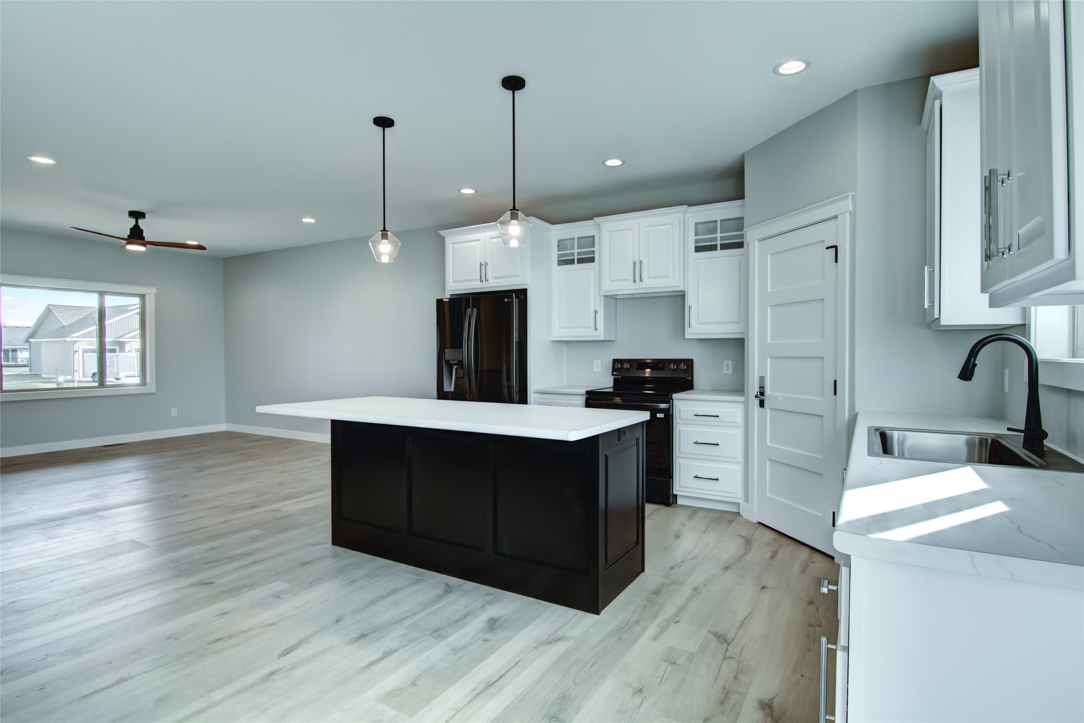 14057 41st Street Property Photo 9
