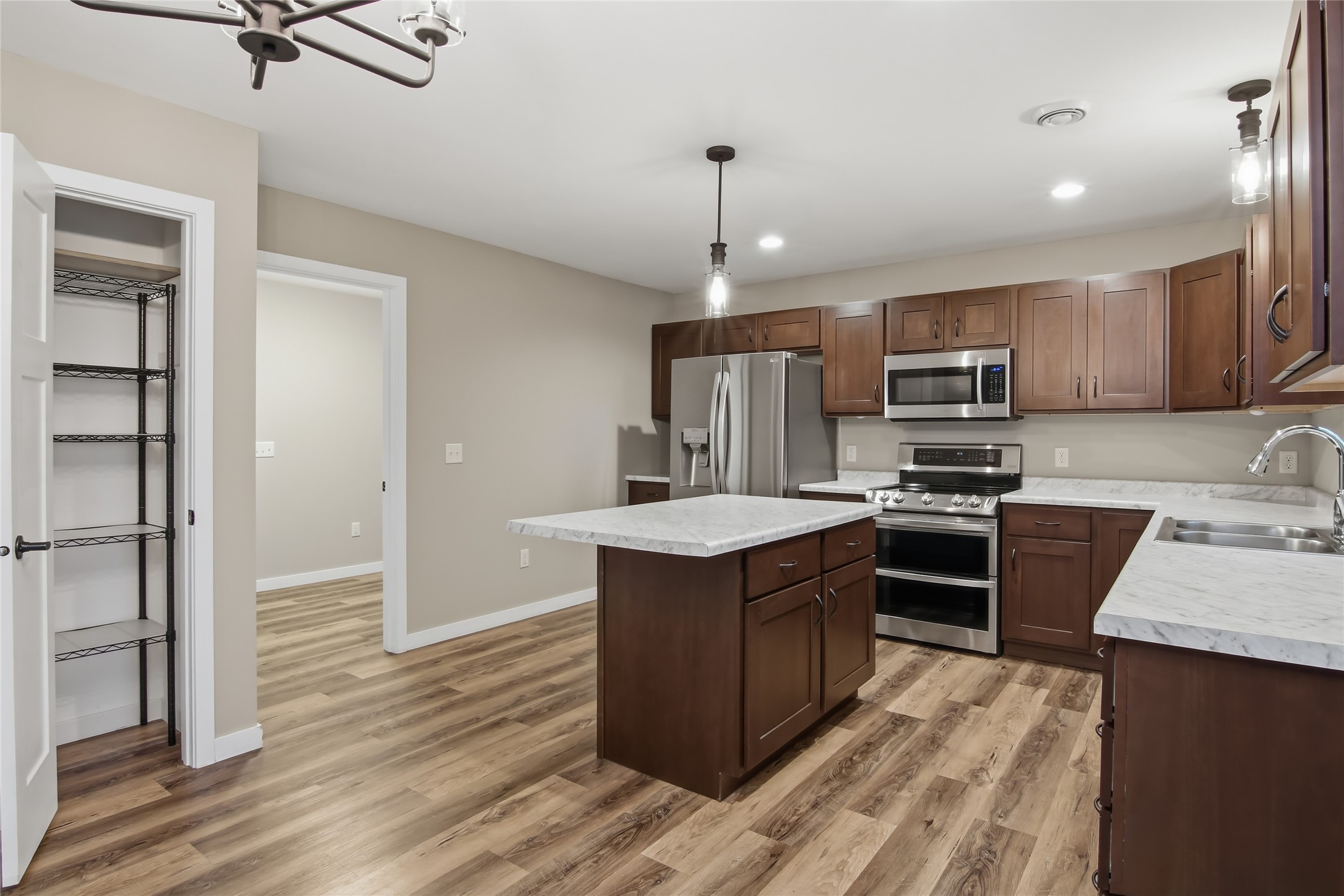2645 Sessions Street Property Photo 7