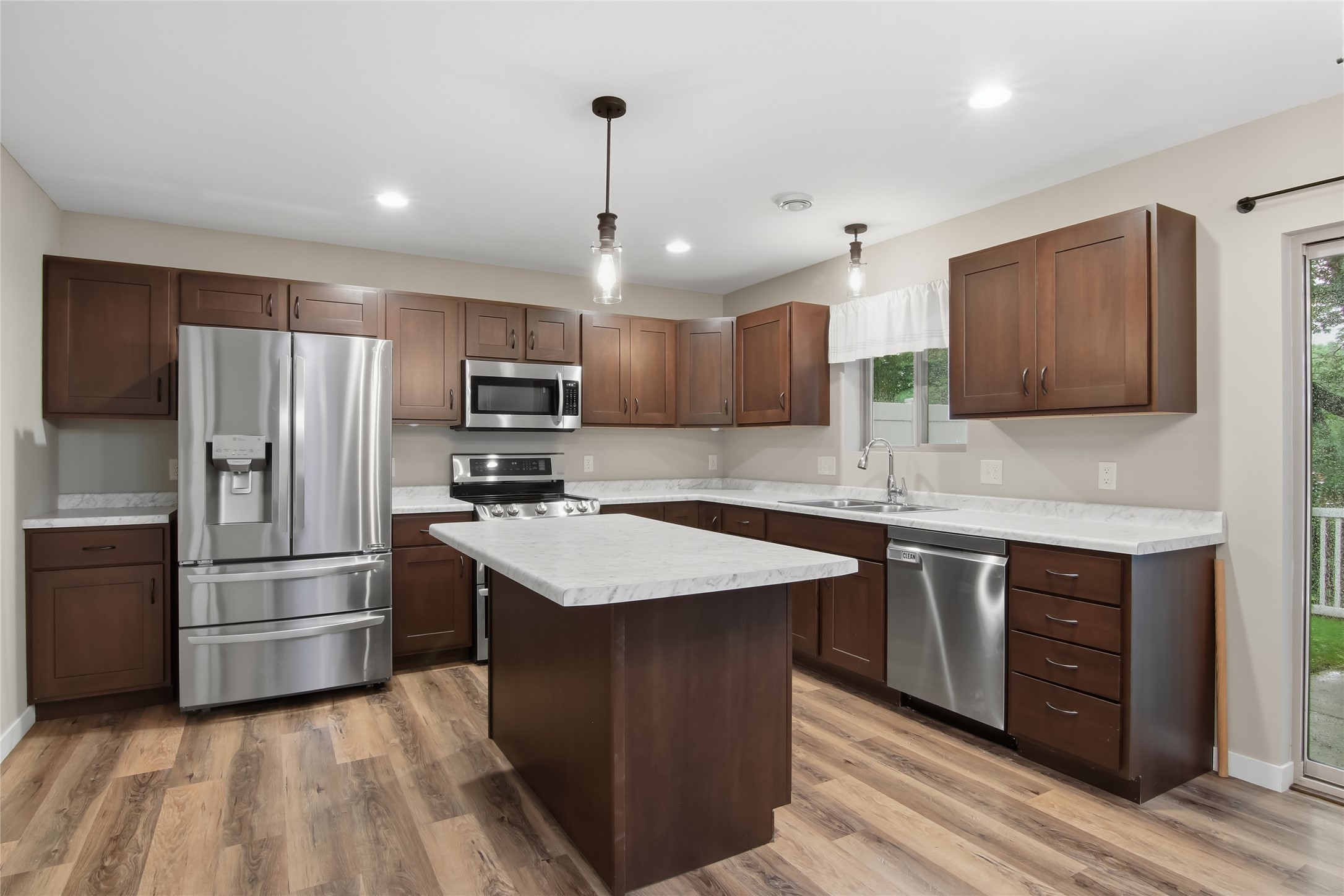 2645 Sessions Street Property Photo 8