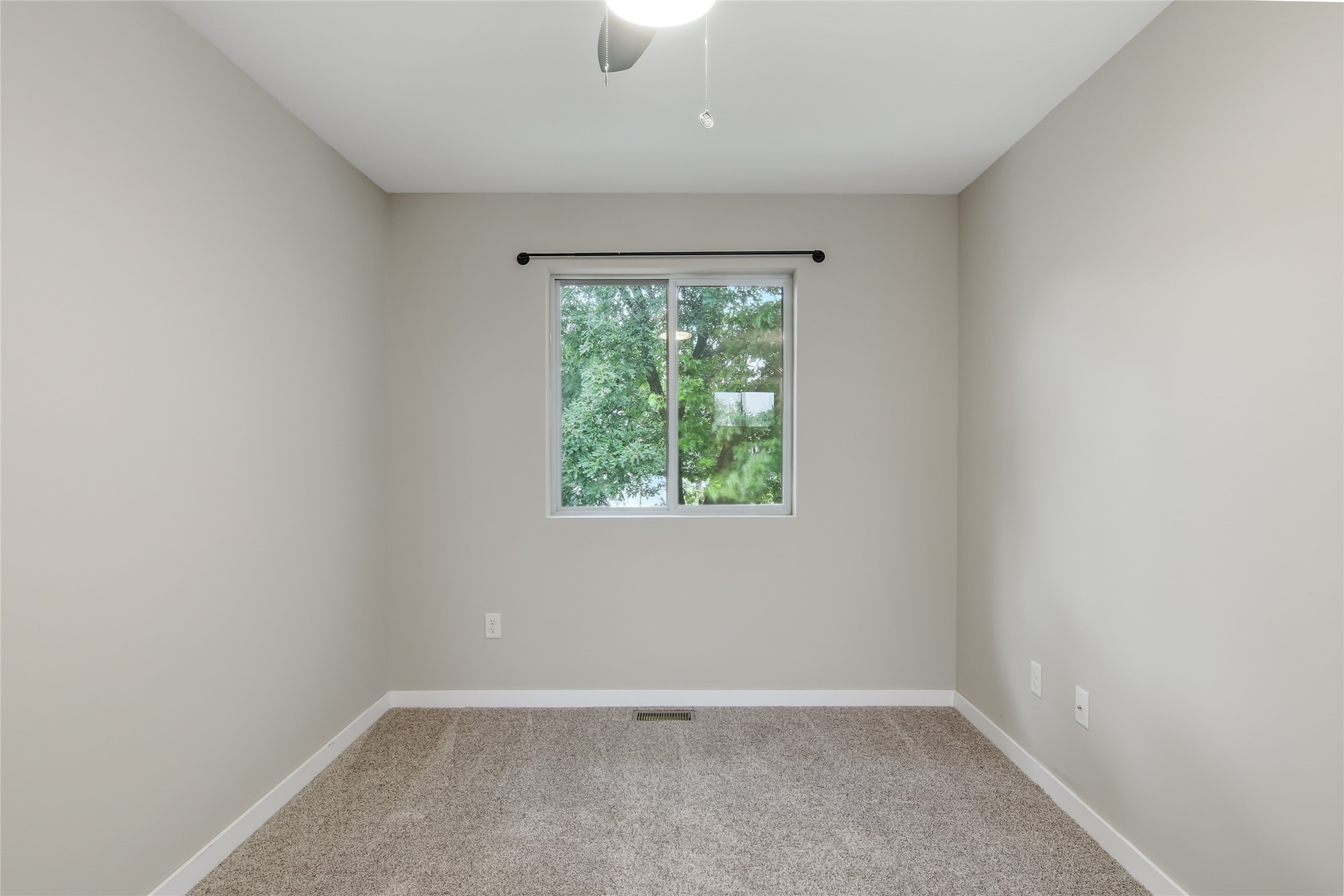 2645 Sessions Street Property Photo 15