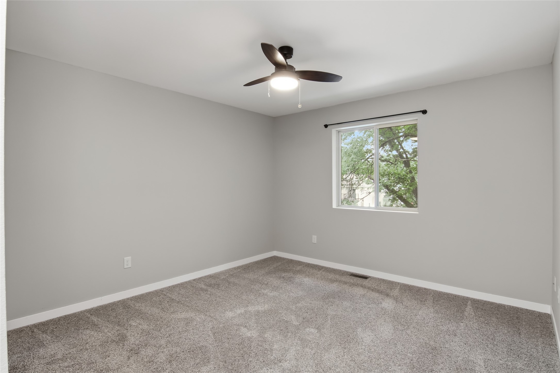 2645 Sessions Street Property Photo 17