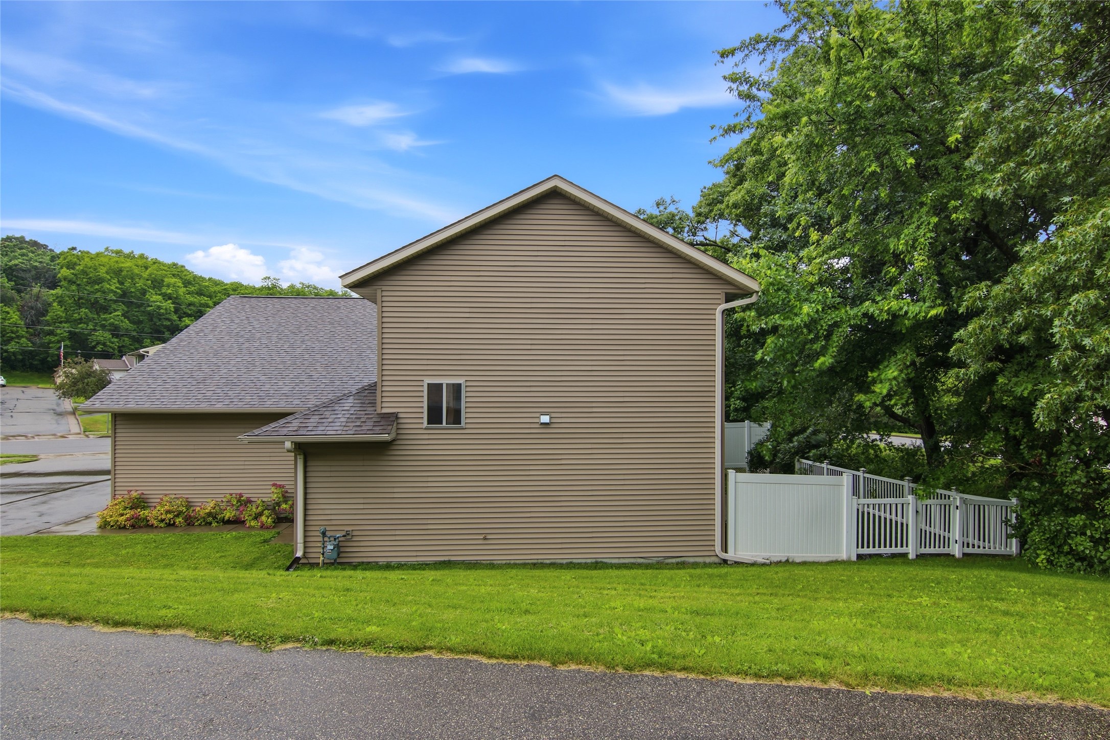 2645 Sessions Street Property Photo 25
