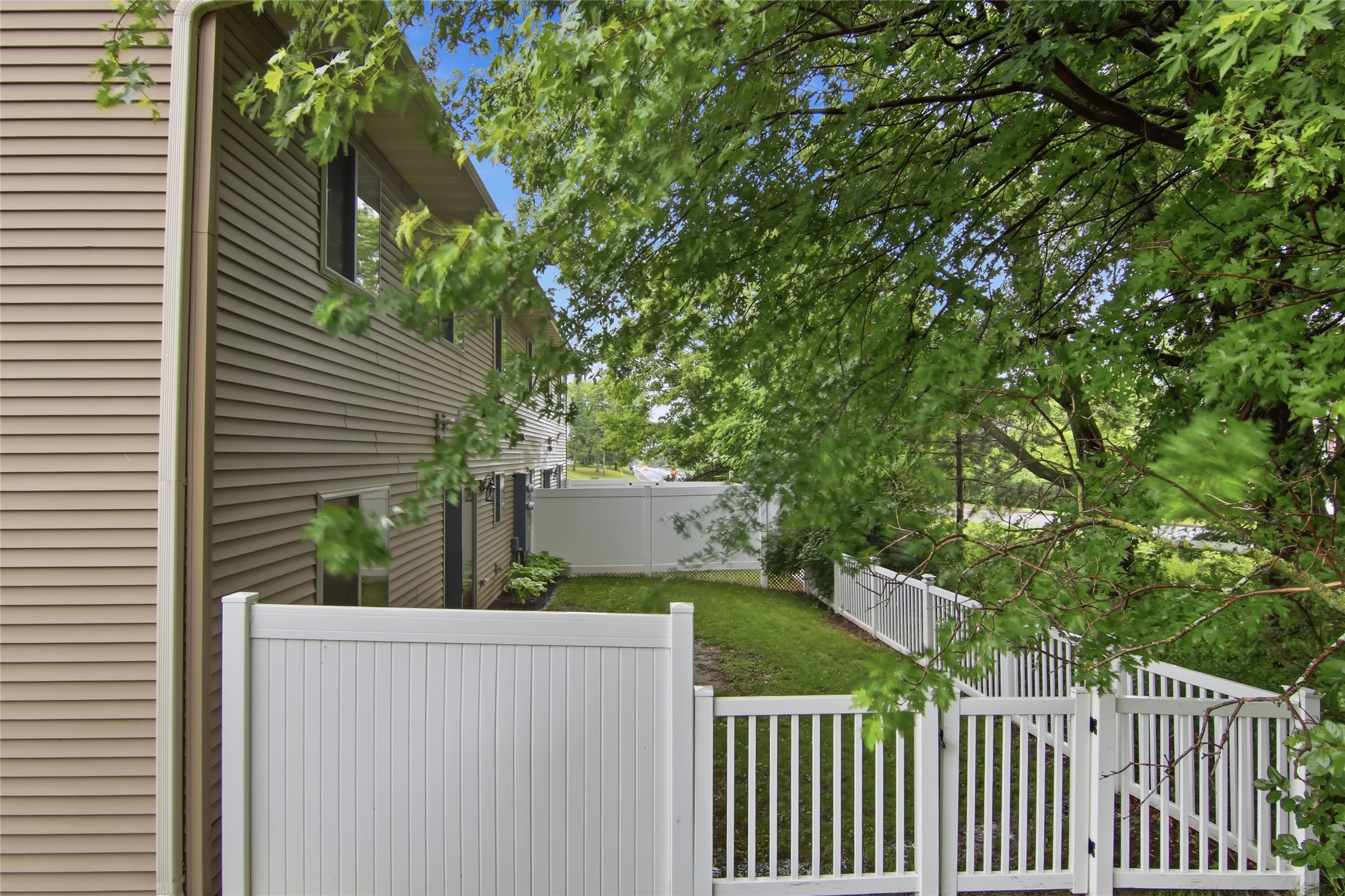 2645 Sessions Street Property Photo 26