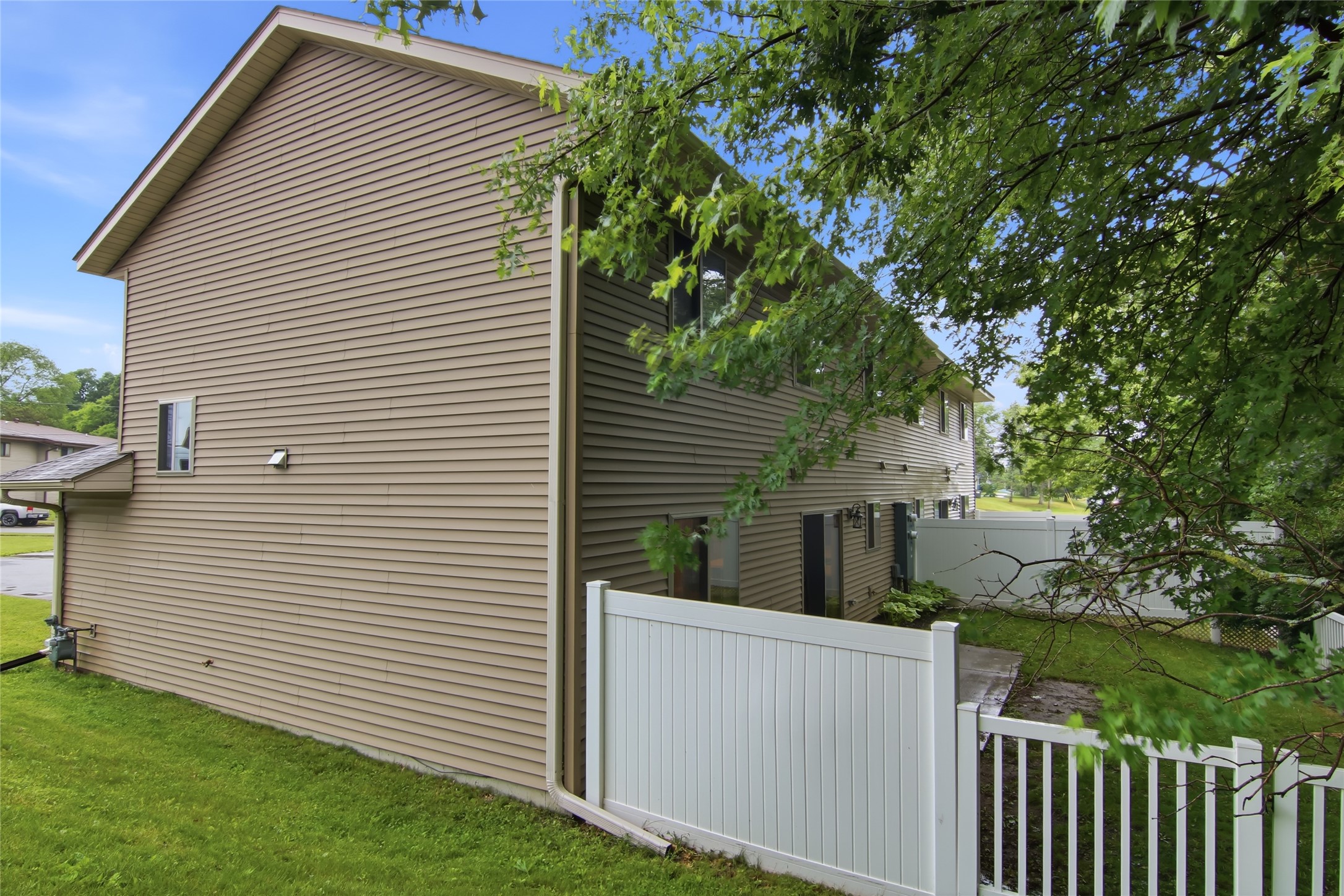 2645 Sessions Street Property Photo 27