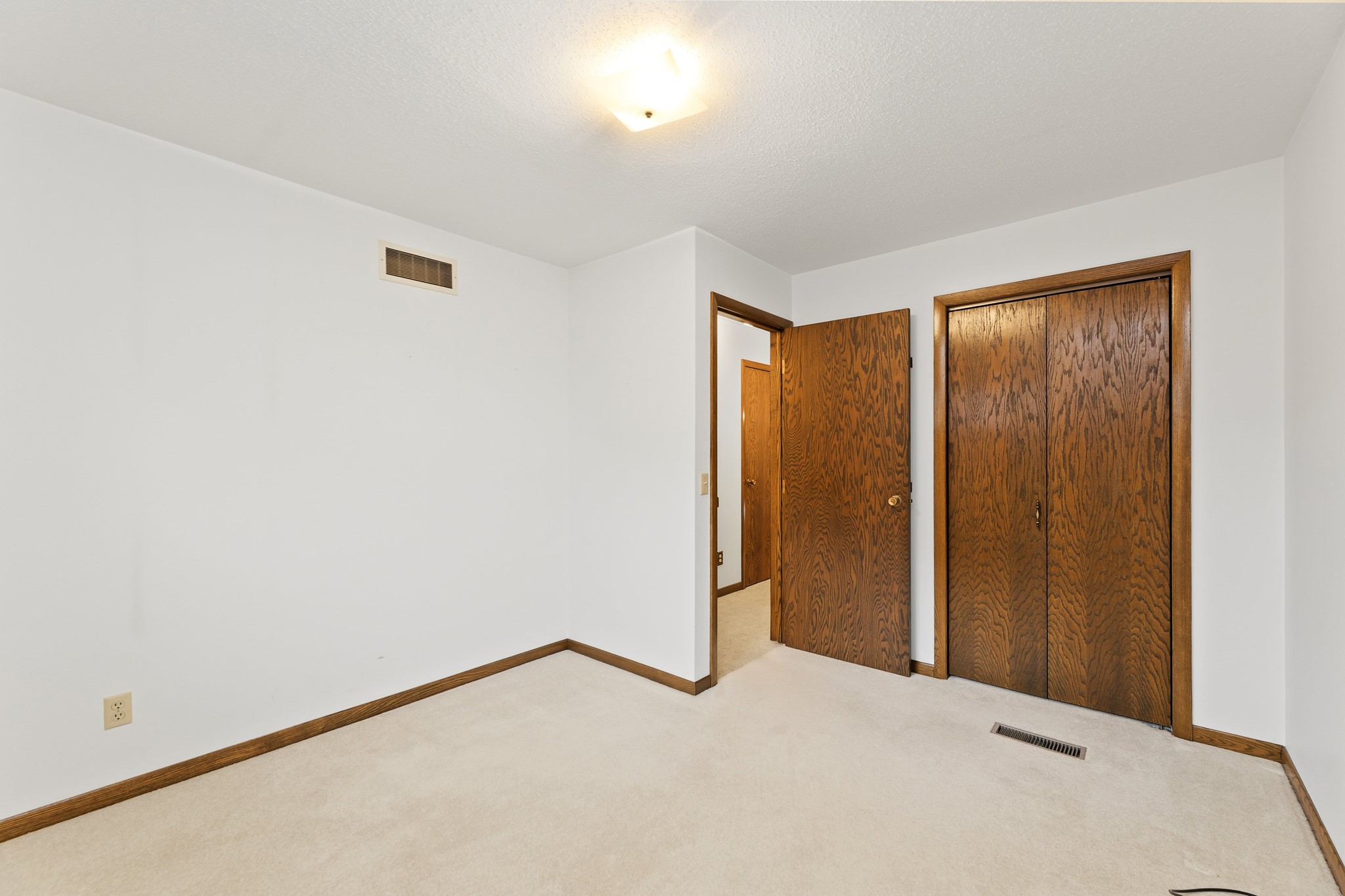 200 W Main Street Property Photo 15
