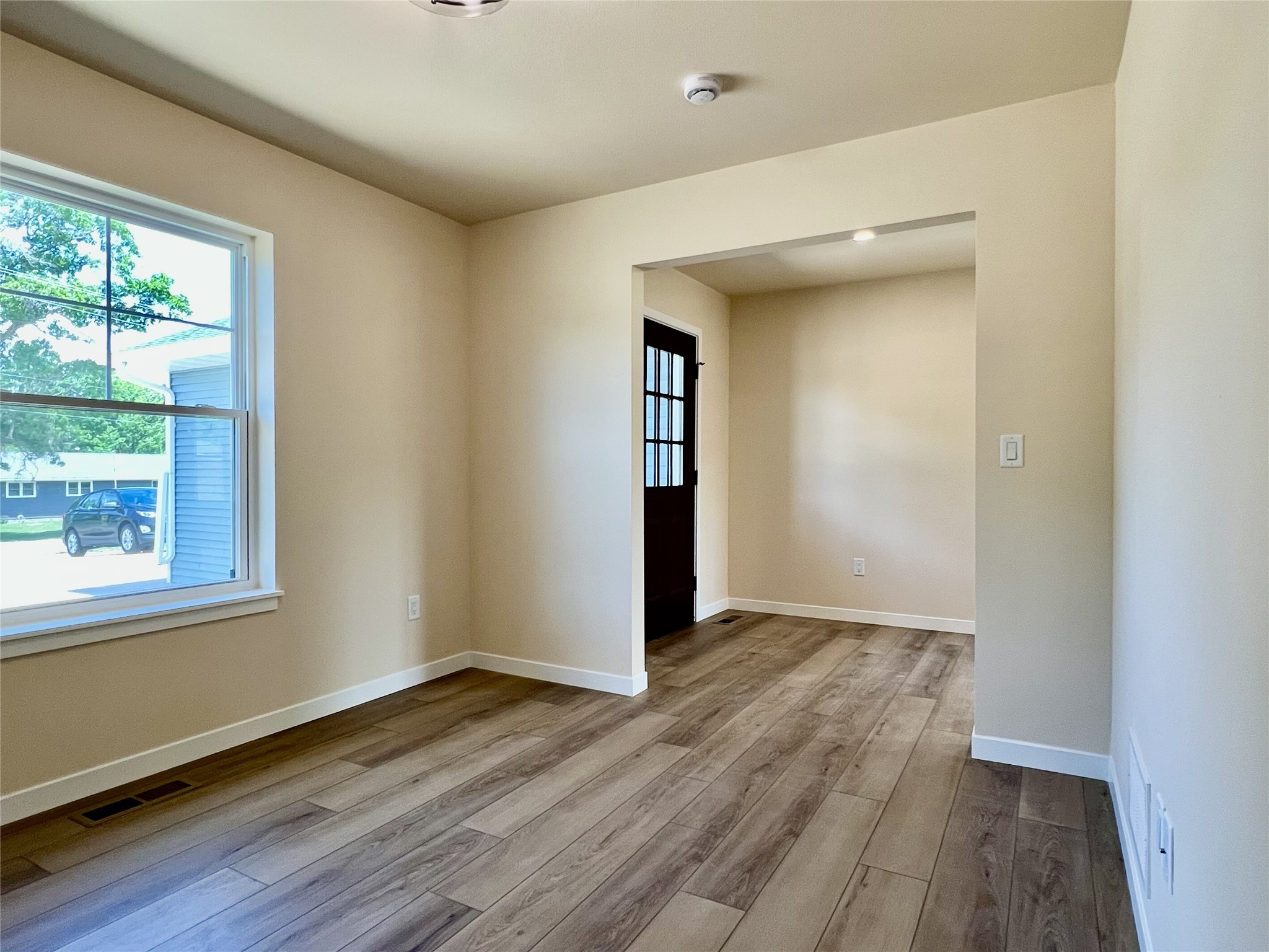 1347 Knapp Street Property Photo 4