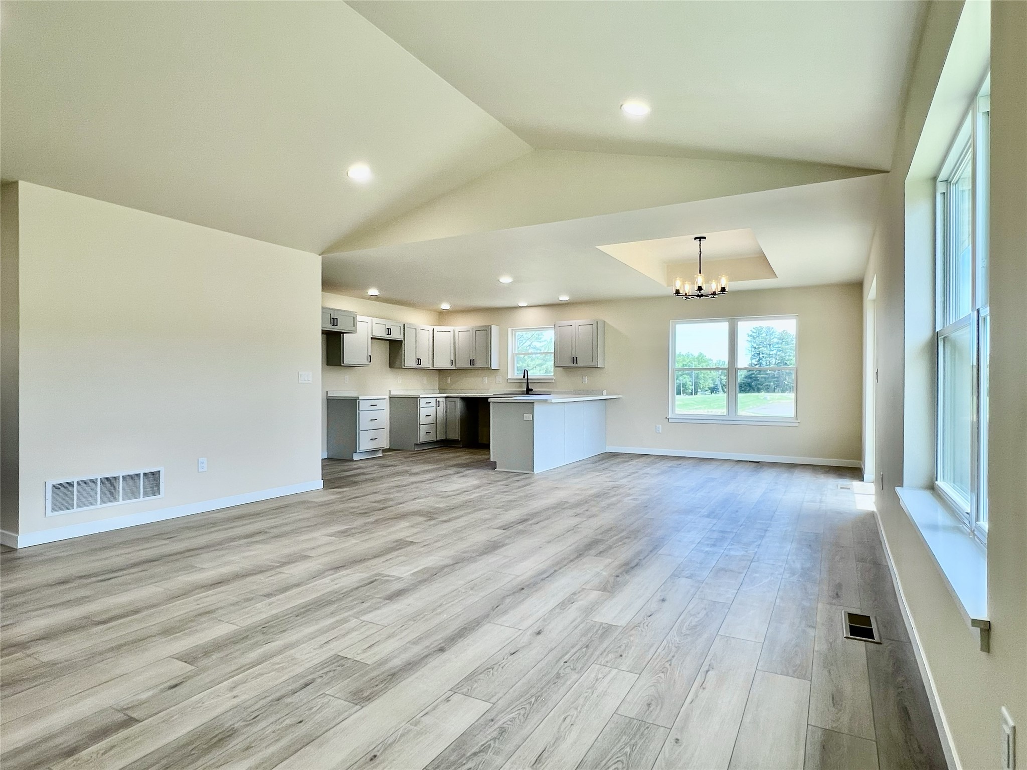 1347 Knapp Street Property Photo 7