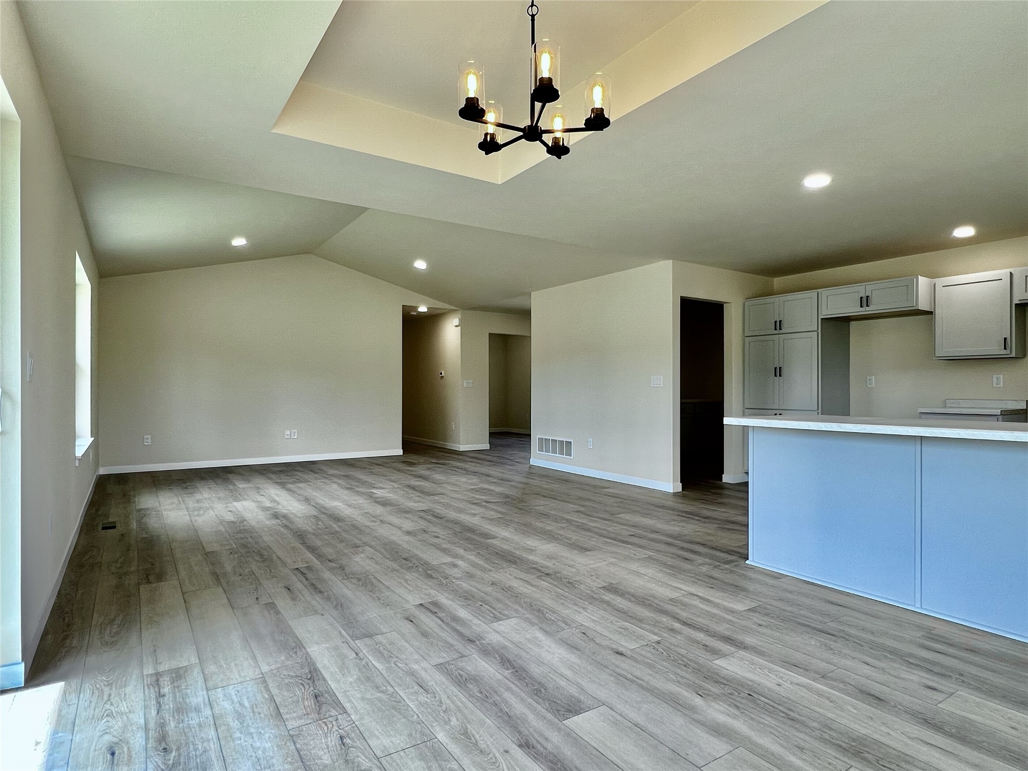 1347 Knapp Street Property Photo 10