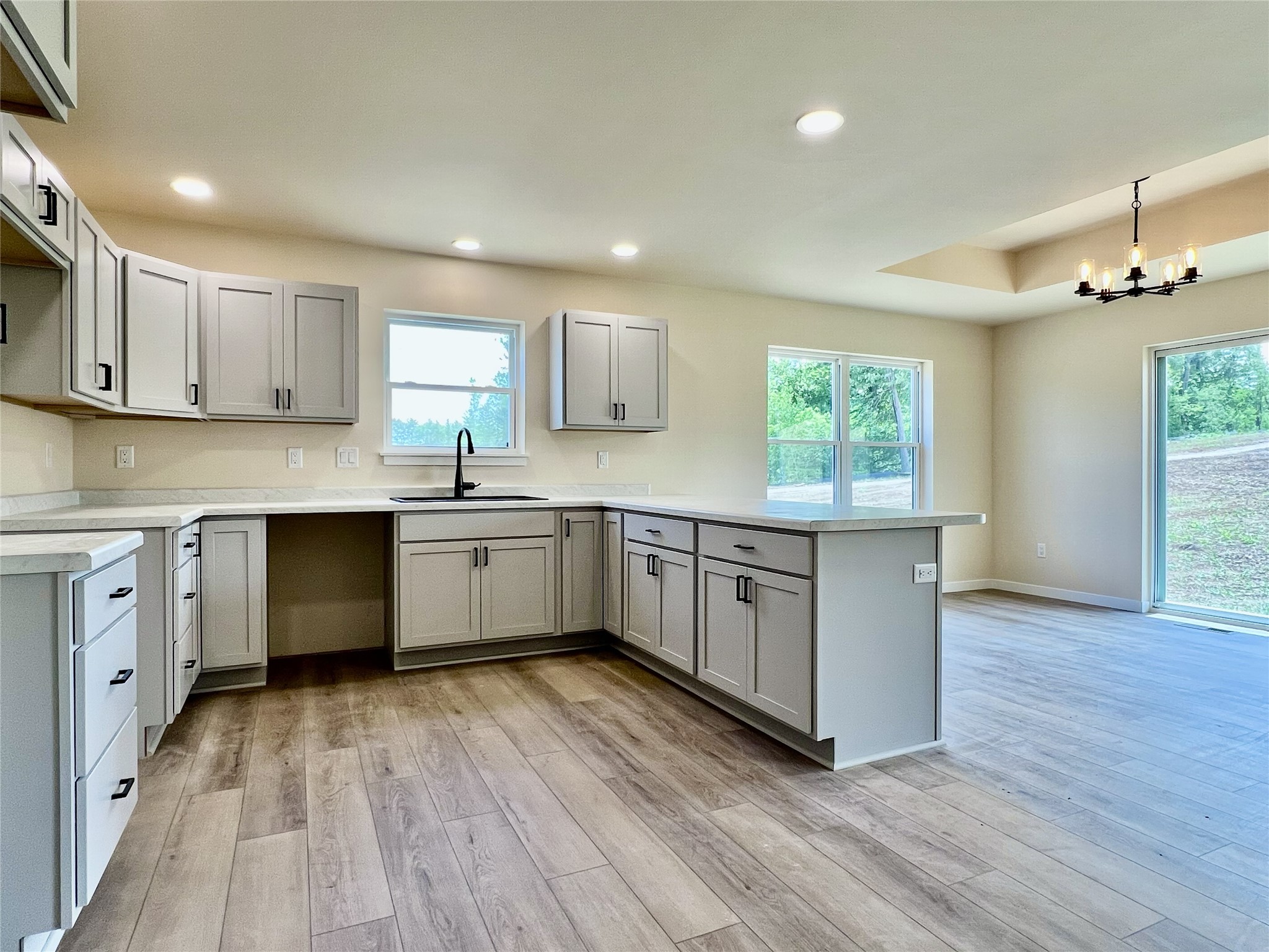 1347 Knapp Street Property Photo 15