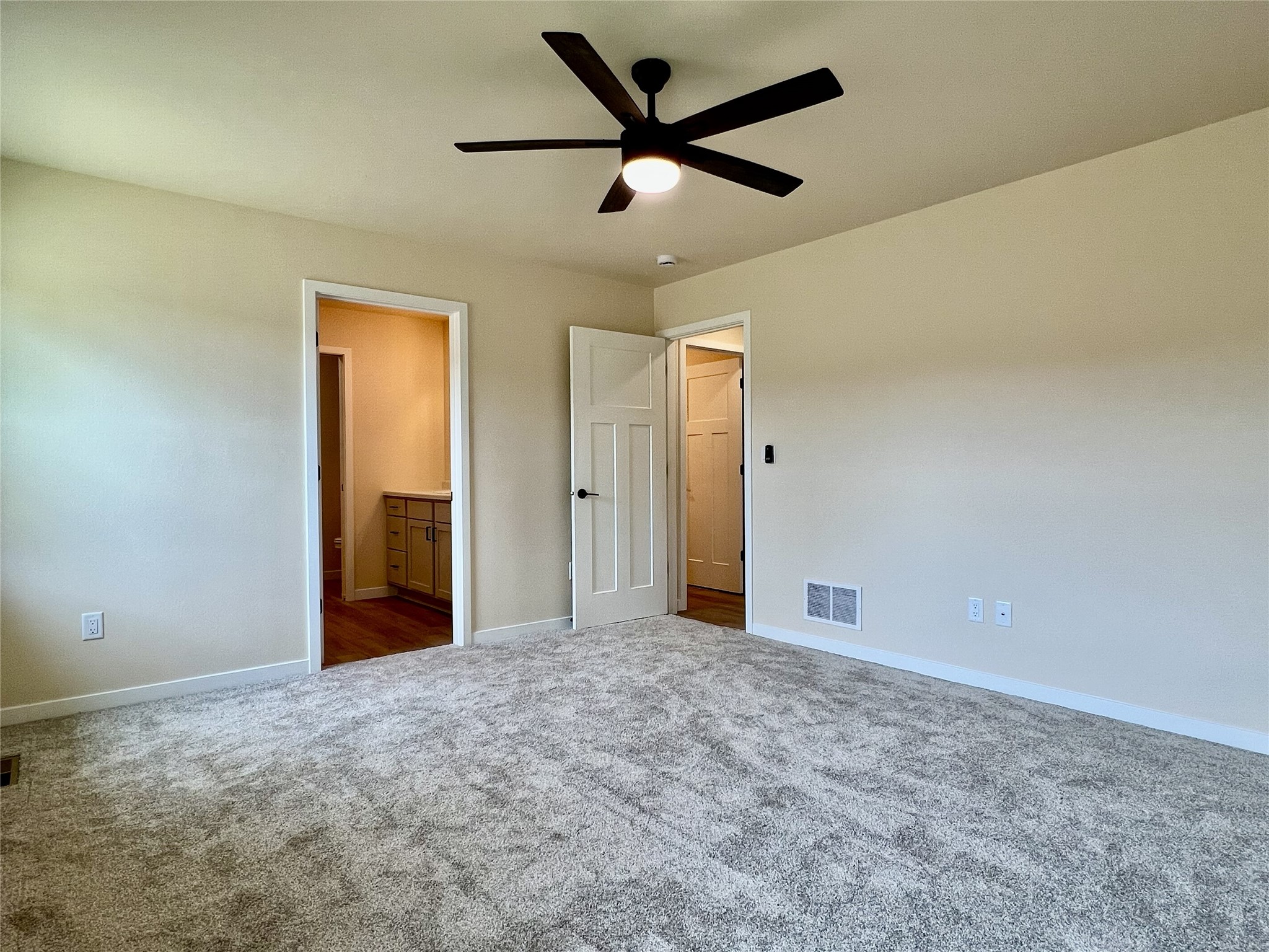1347 Knapp Street Property Photo 17