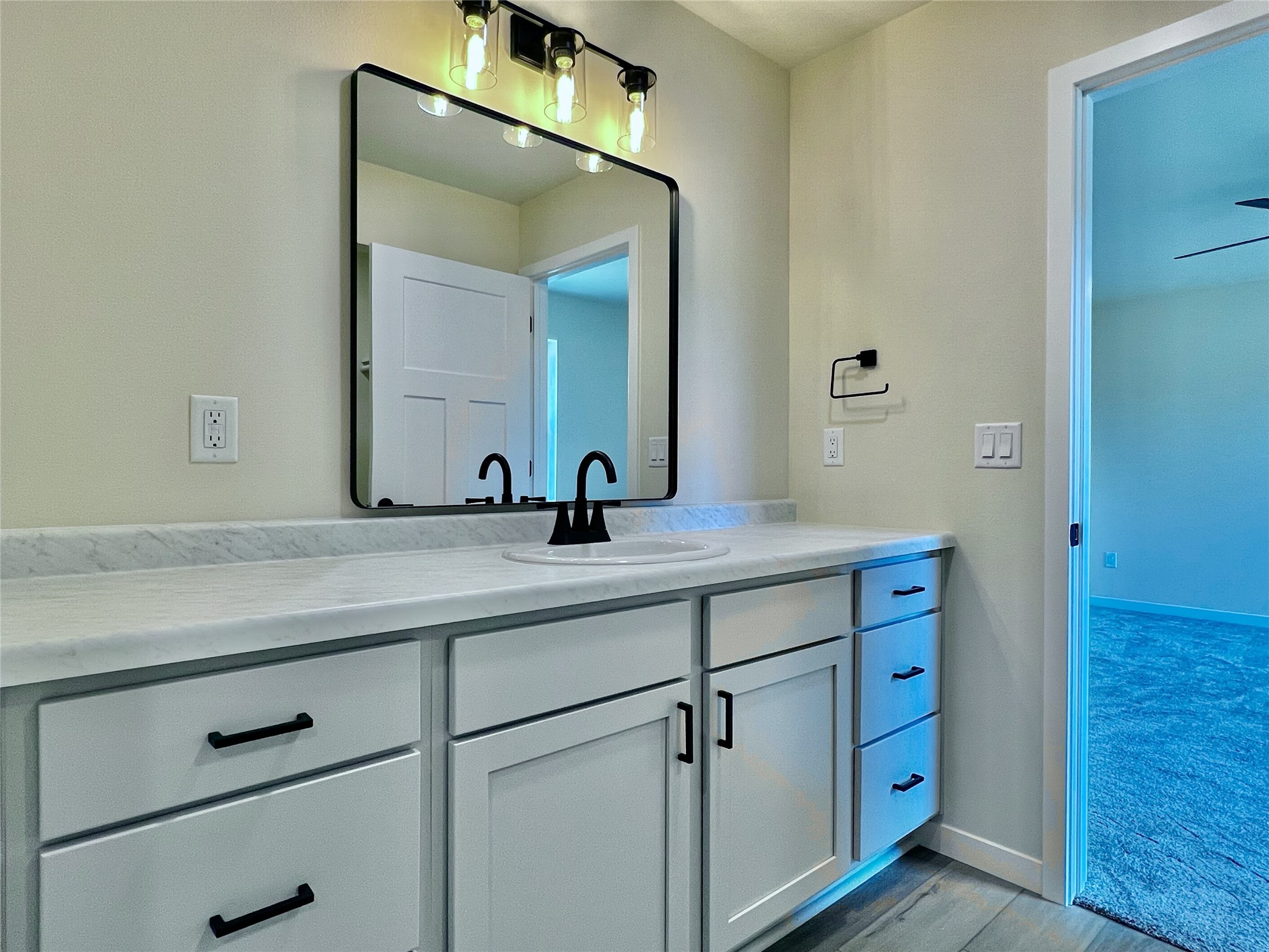 1347 Knapp Street Property Photo 19