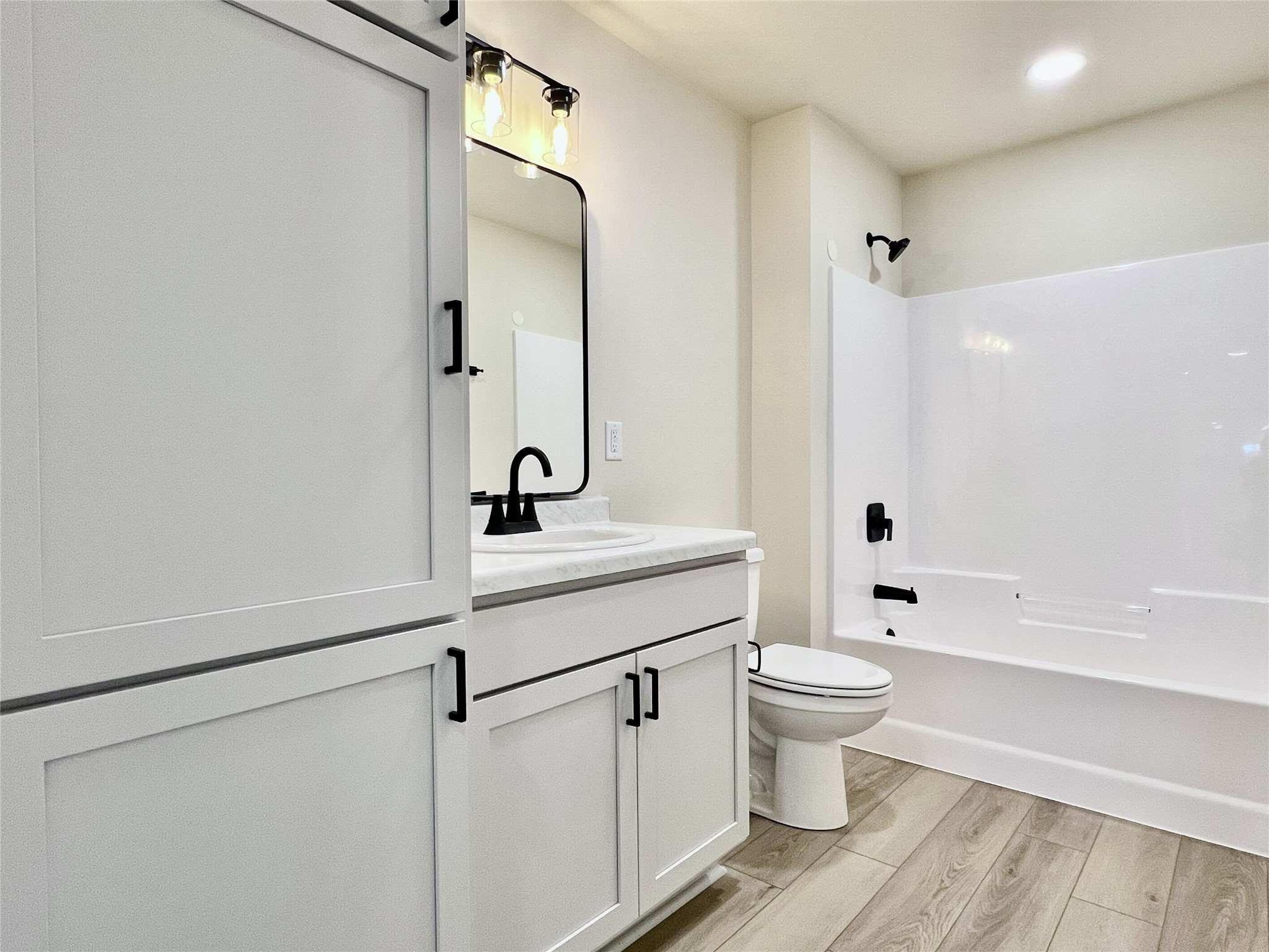 1347 Knapp Street Property Photo 25