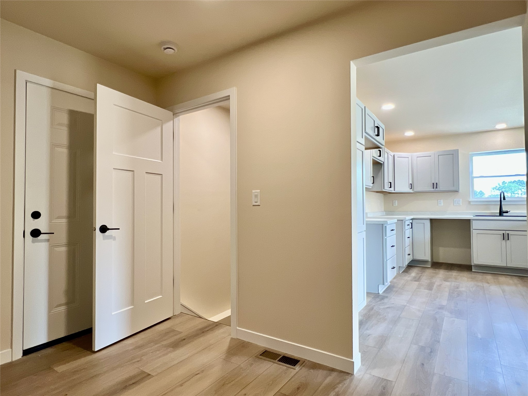 1347 Knapp Street Property Photo 29