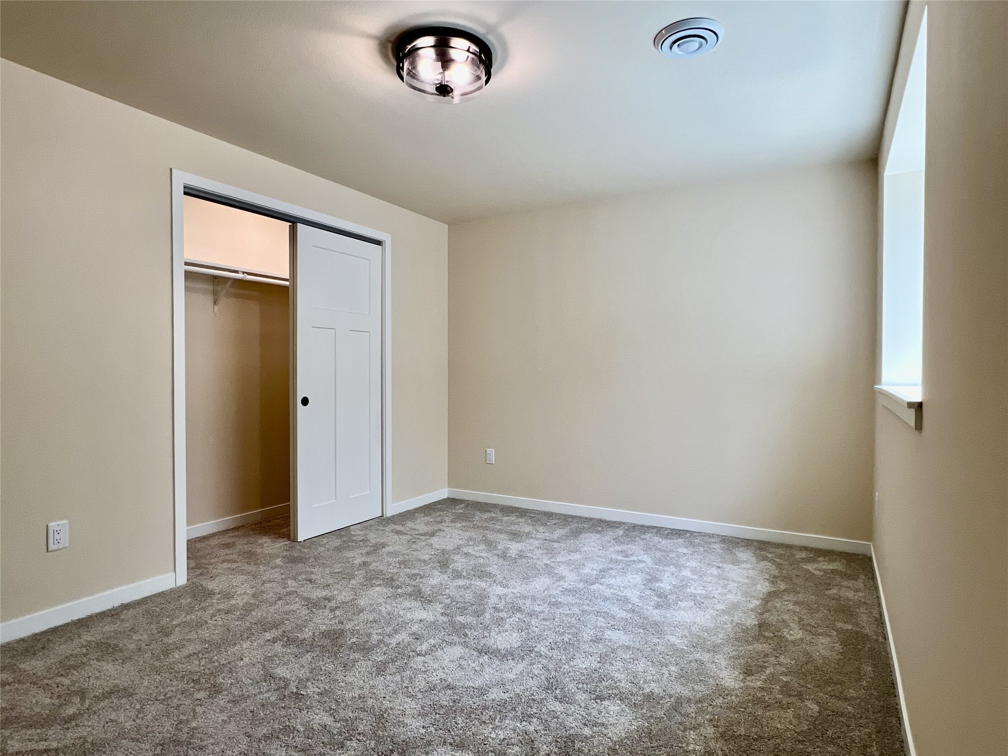 1347 Knapp Street Property Photo 38