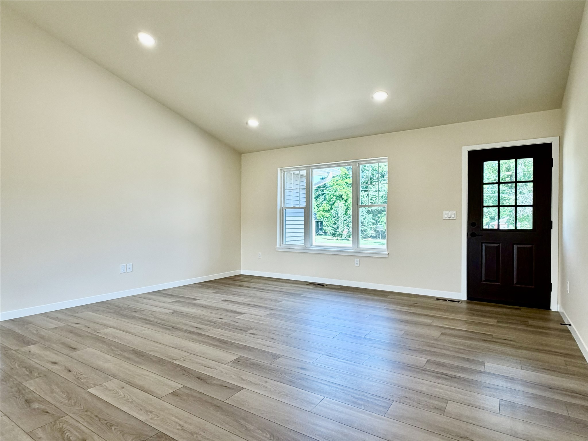 1351 Knapp Street Property Photo 3