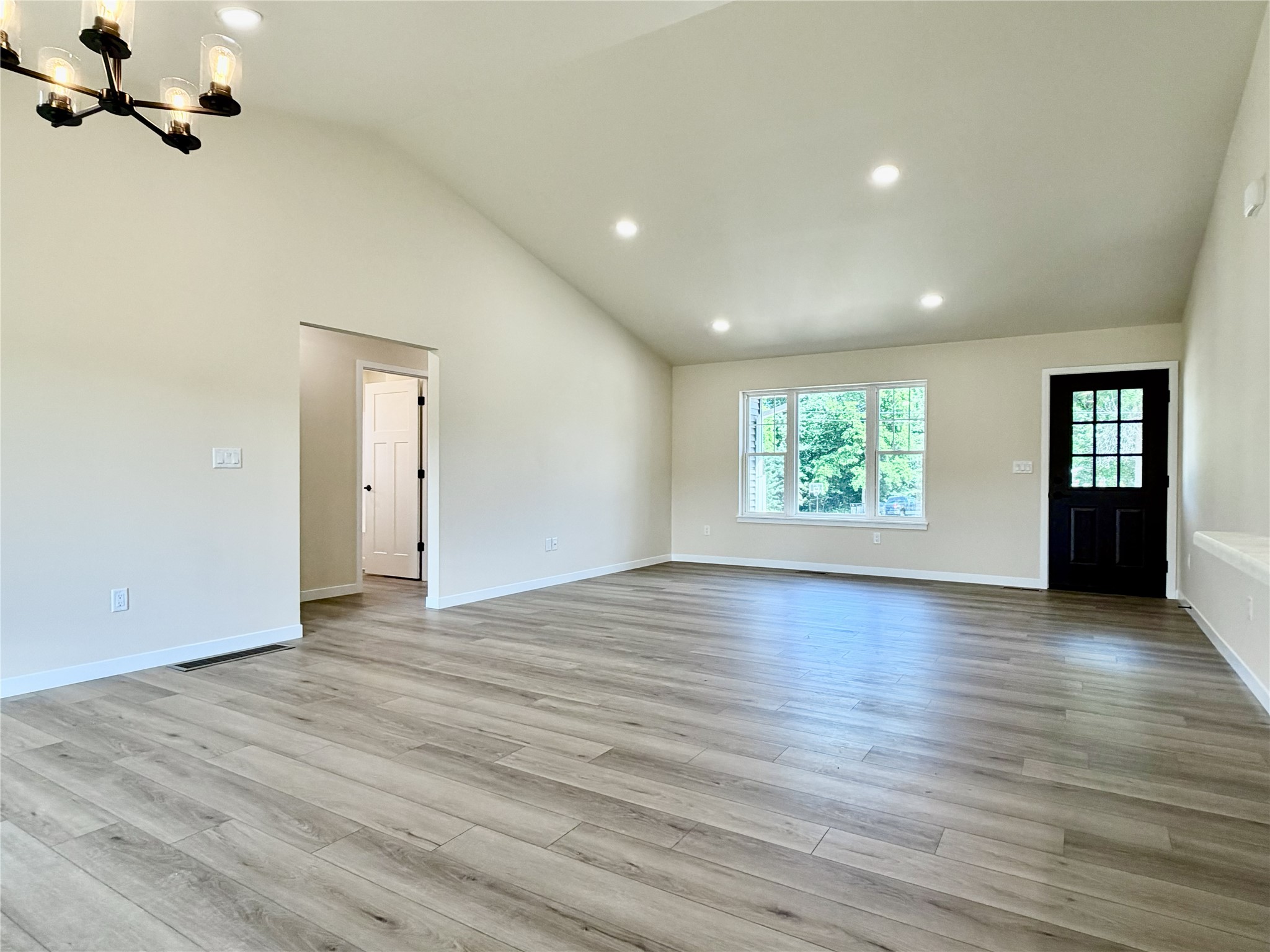 1351 Knapp Street Property Photo 6