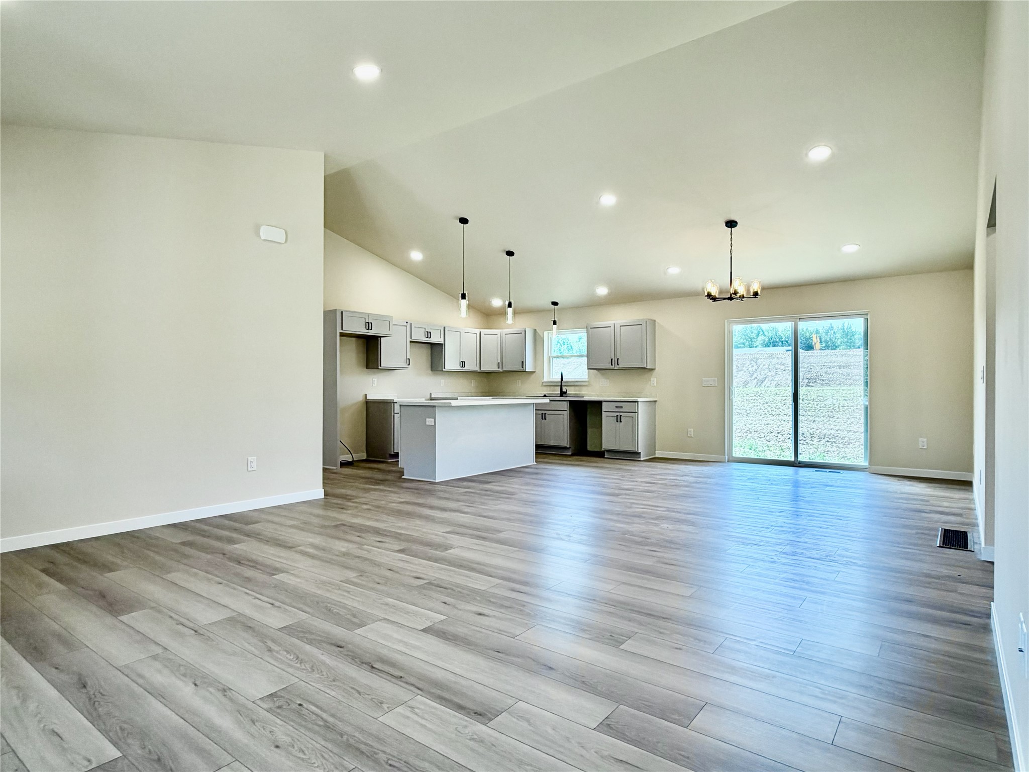 1351 Knapp Street Property Photo 9