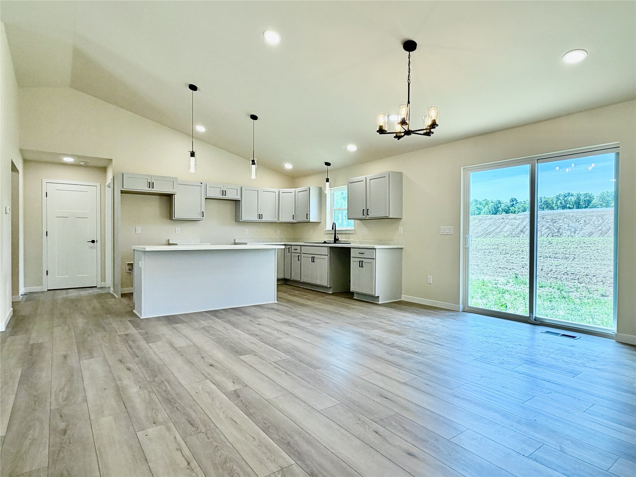 1351 Knapp Street Property Photo 11