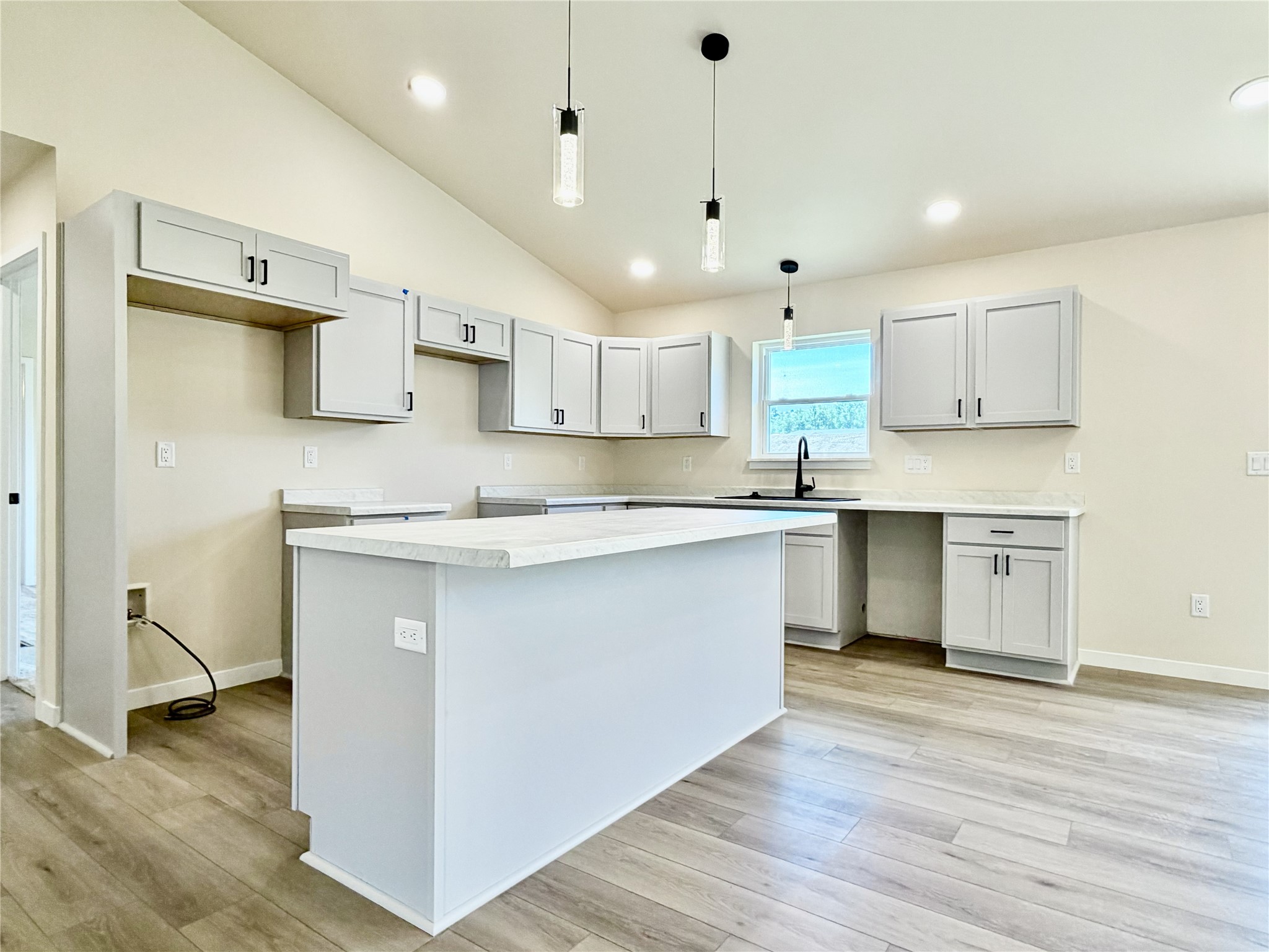 1351 Knapp Street Property Photo 13