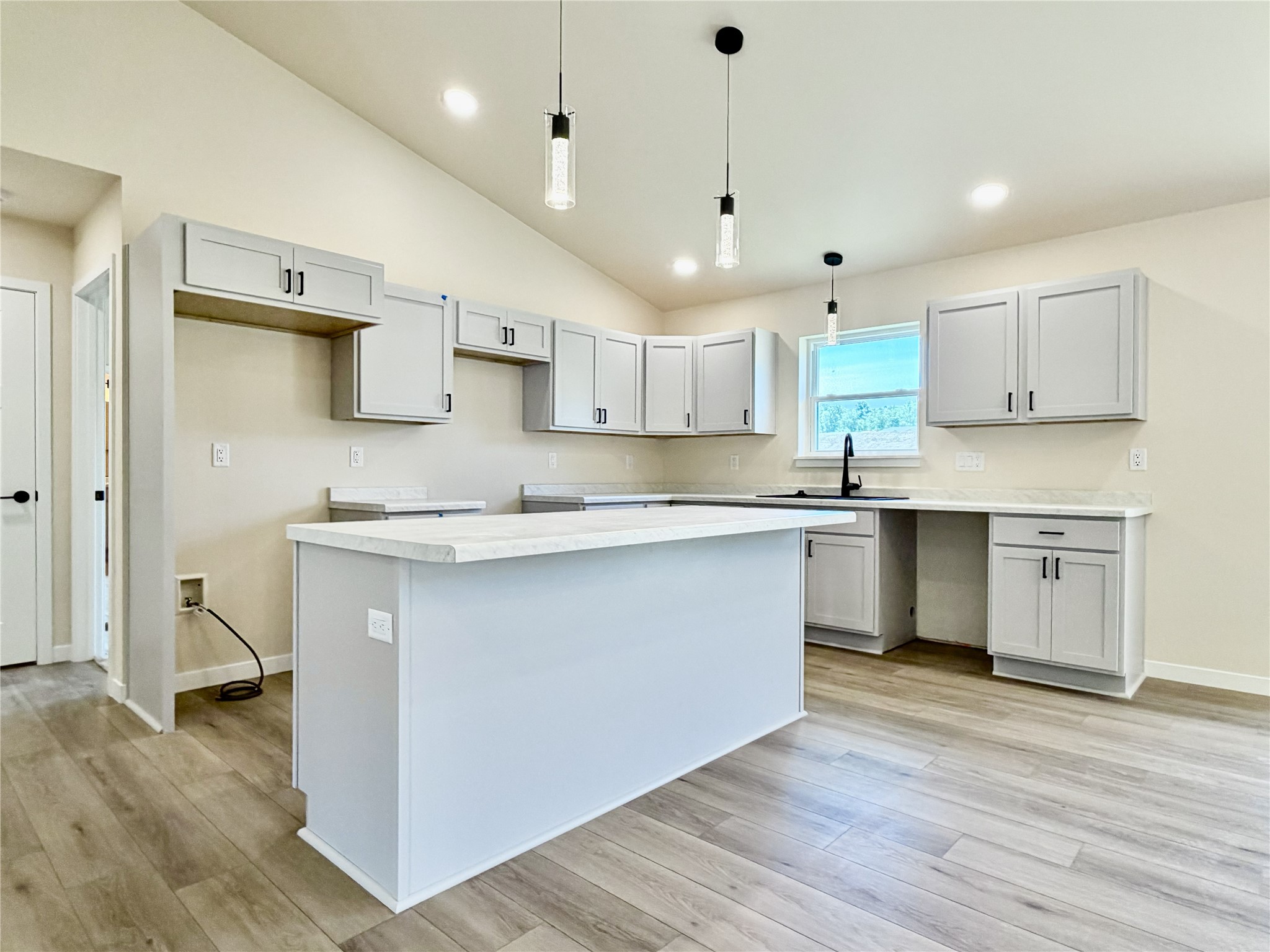 1351 Knapp Street Property Photo 14