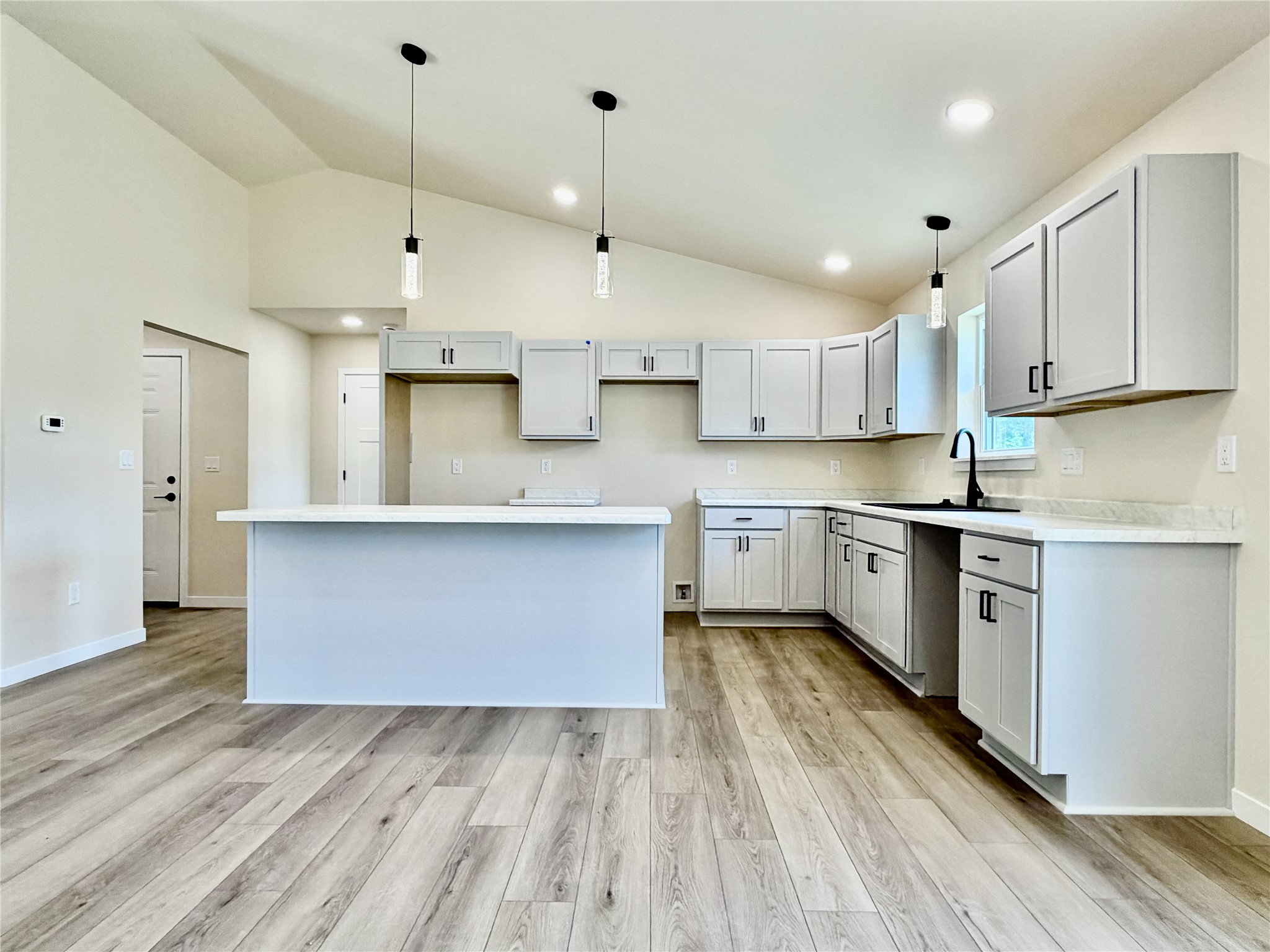 1351 Knapp Street Property Photo 15
