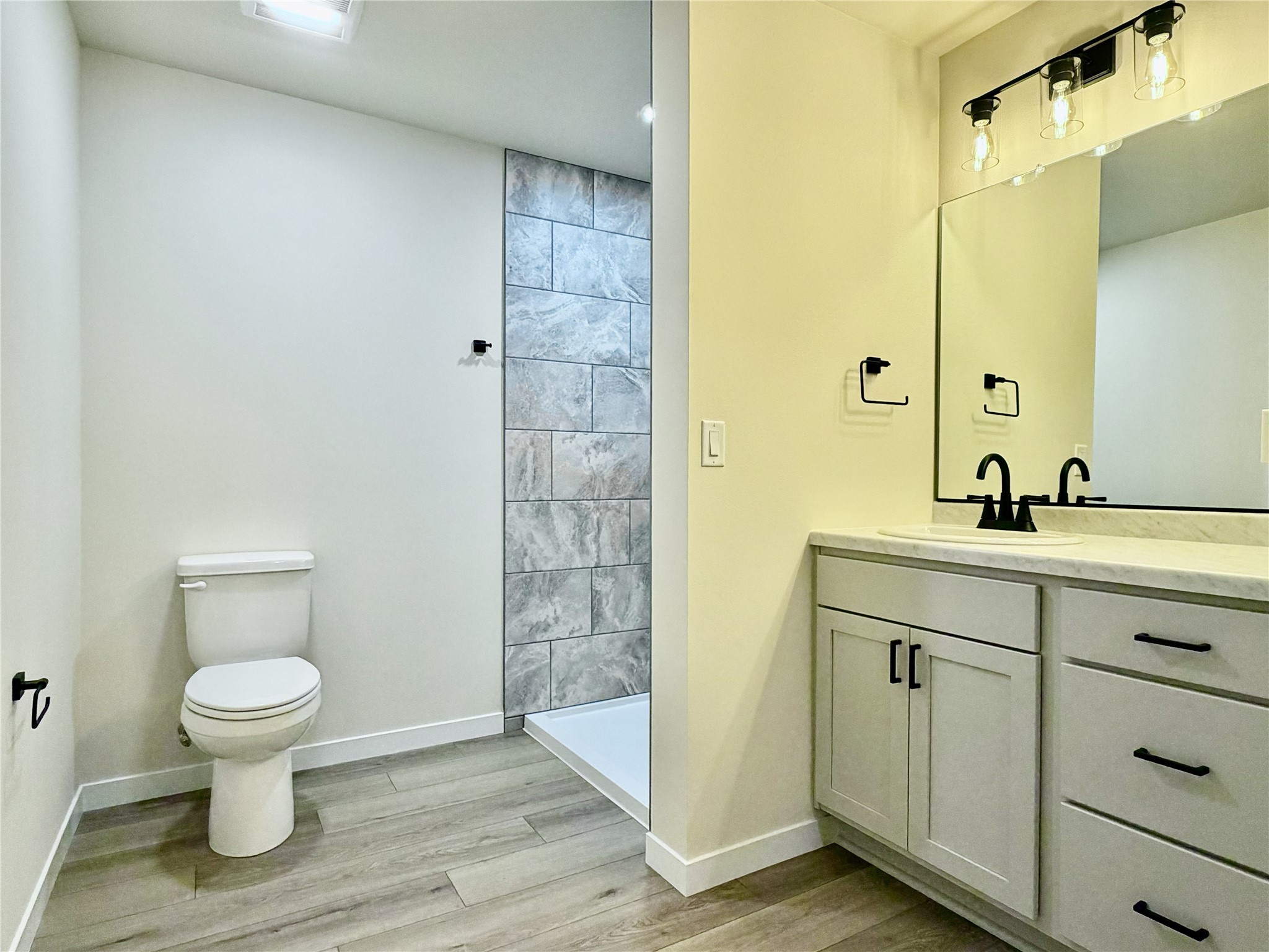 1351 Knapp Street Property Photo 19